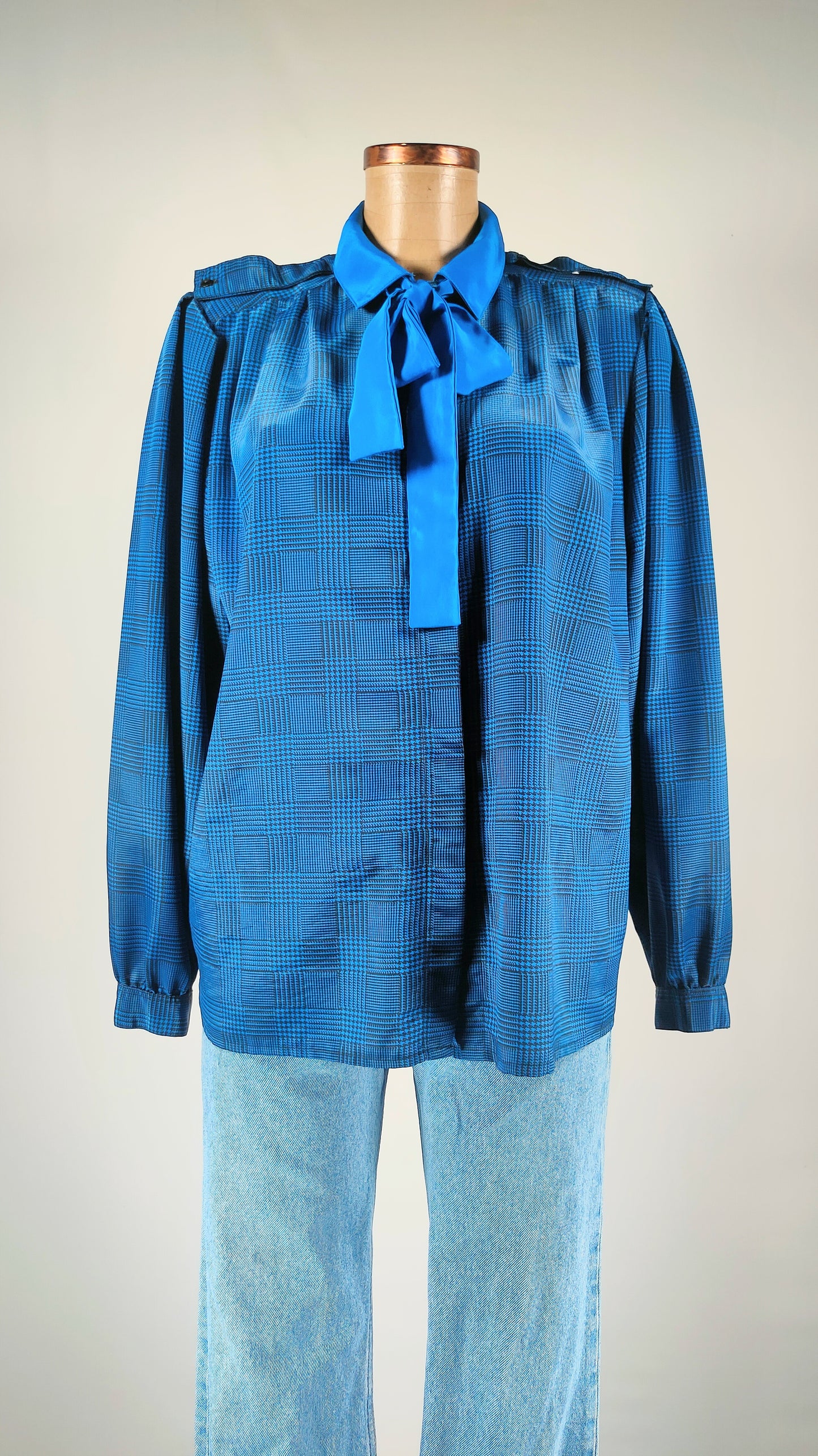 Camisa vintage con lazo
