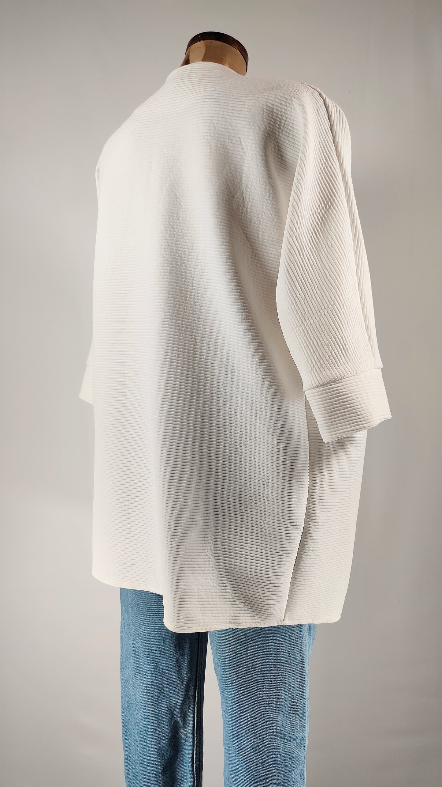 Chaqueta abierta con relieves