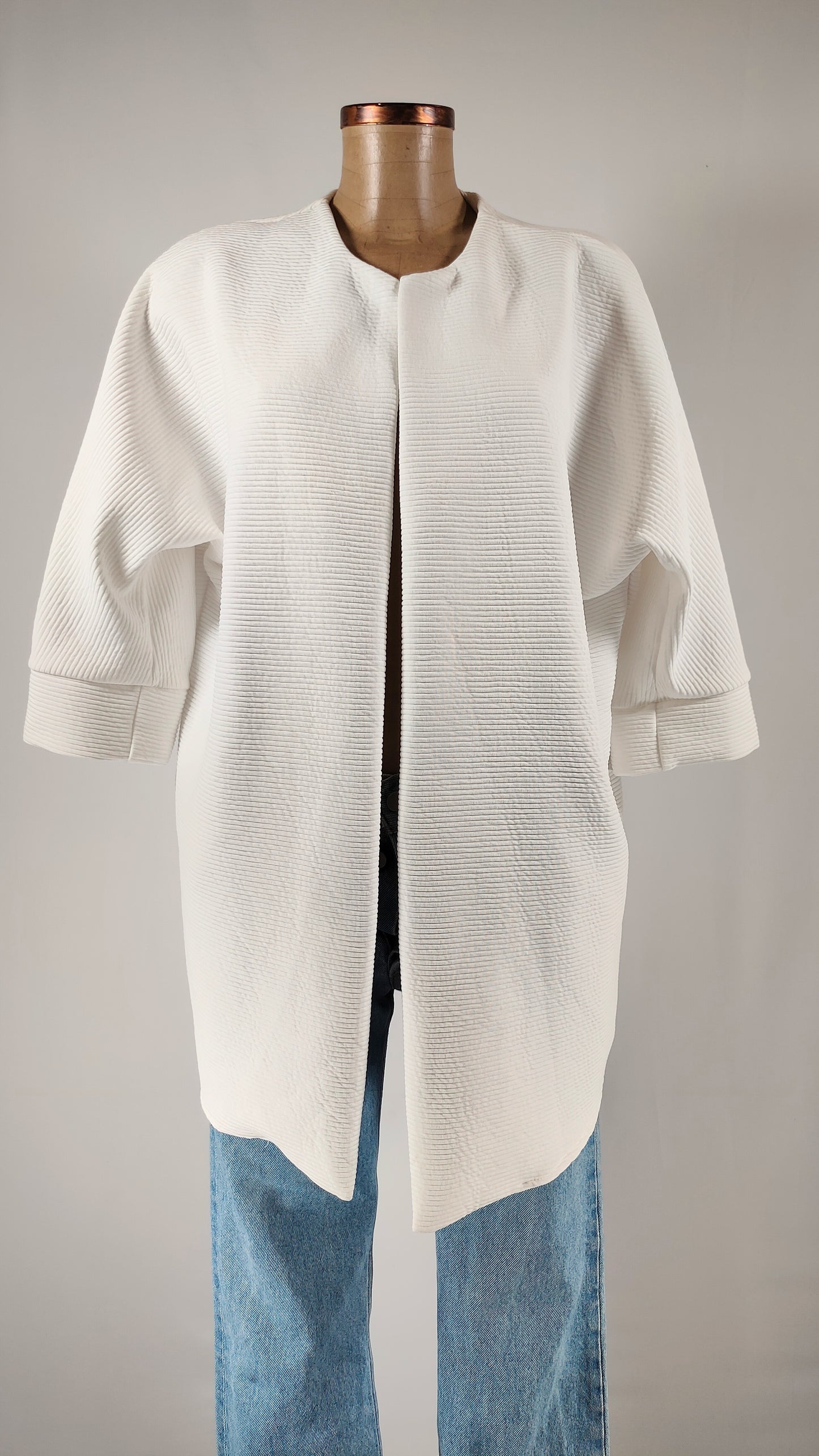 Chaqueta abierta con relieves