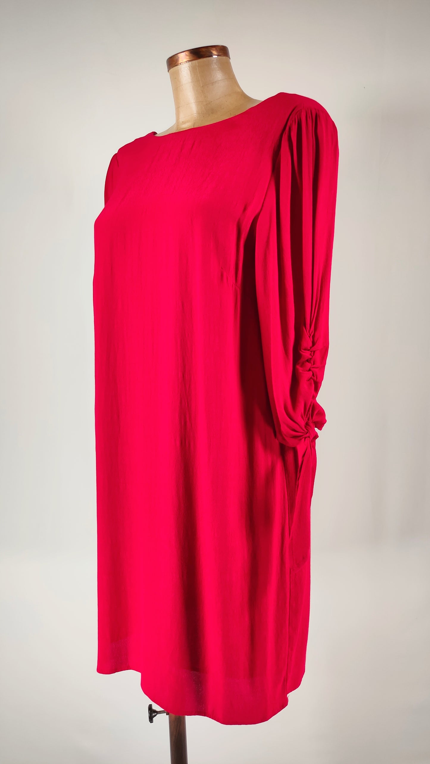 Vestido mango con espalda semi escotada