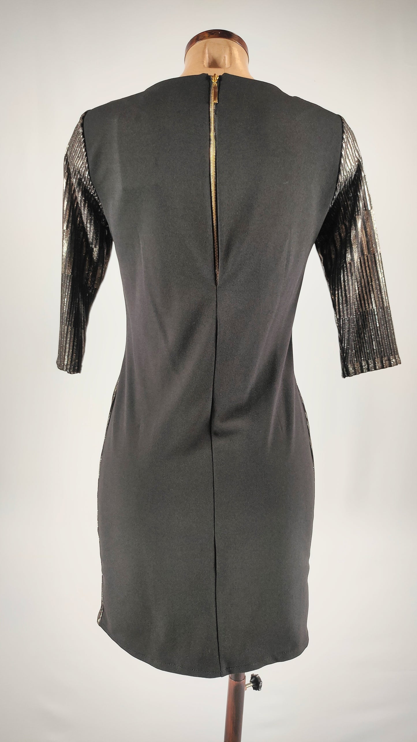 Vestido ajustado con efecto brillante plateado
