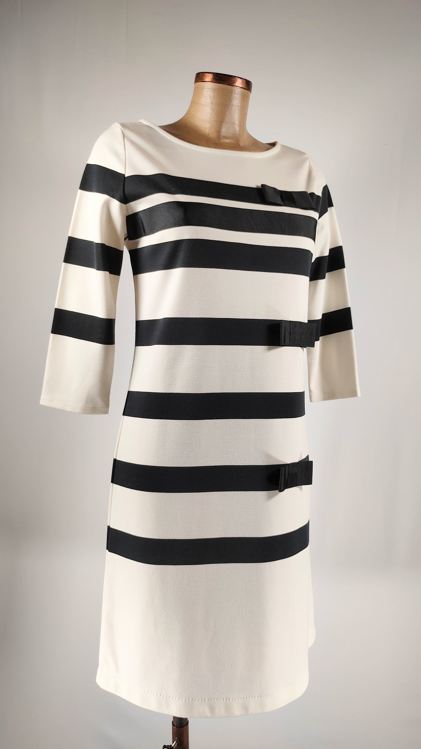 Vestido Cortefiel con detalle de lazos
