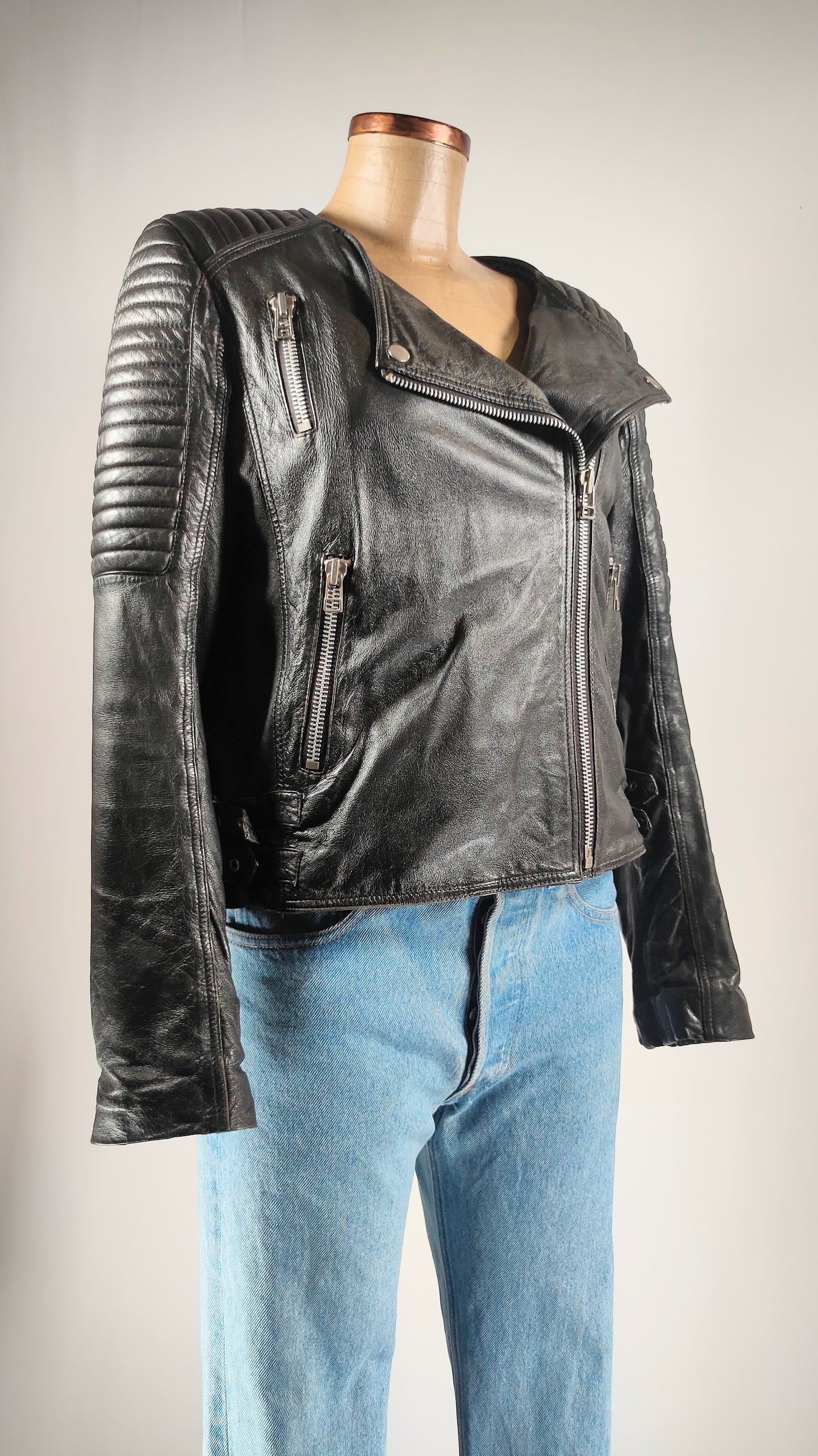 Cazadora biker de cuero negro