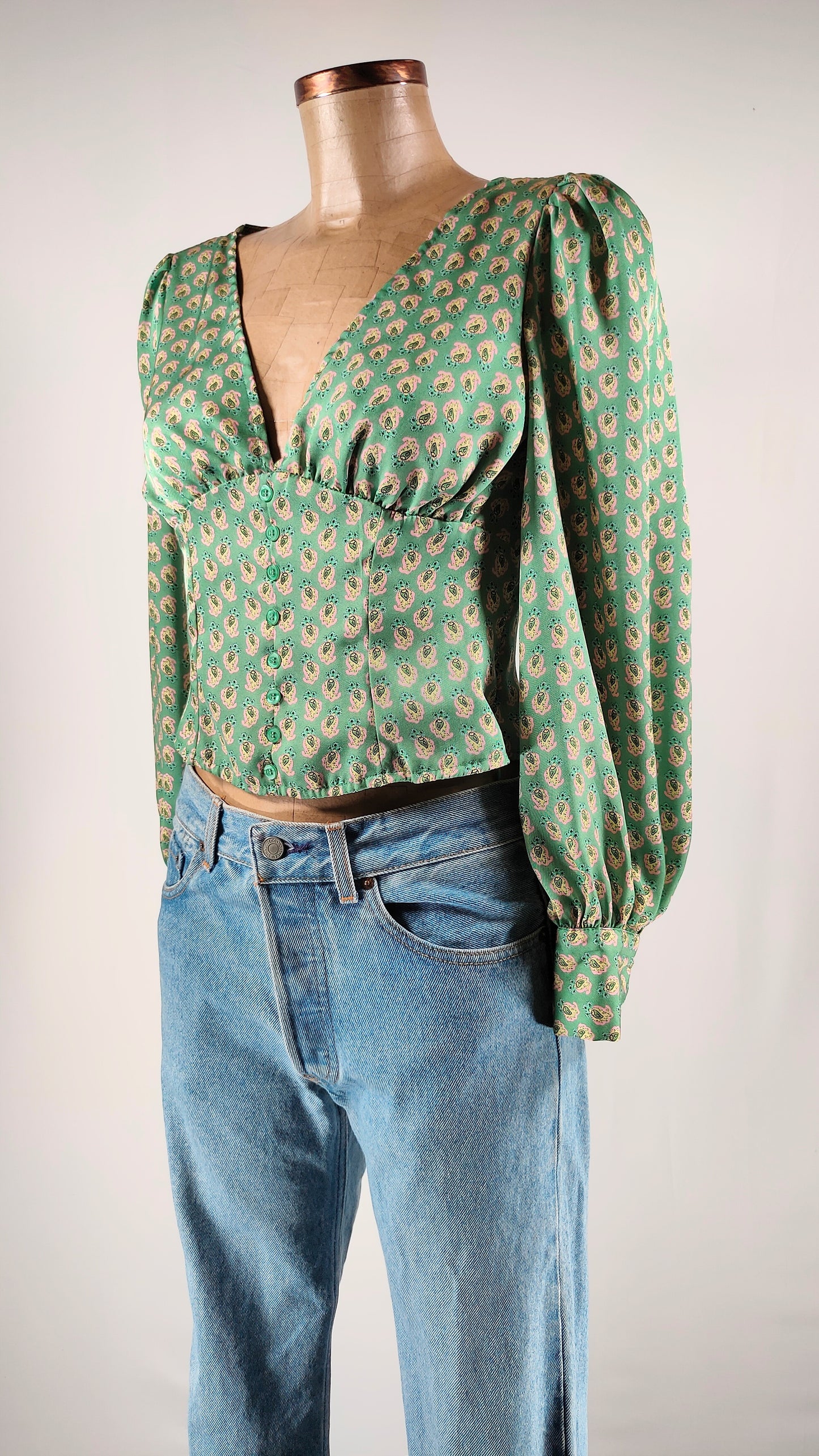 Blusa cropped con manga abullonada