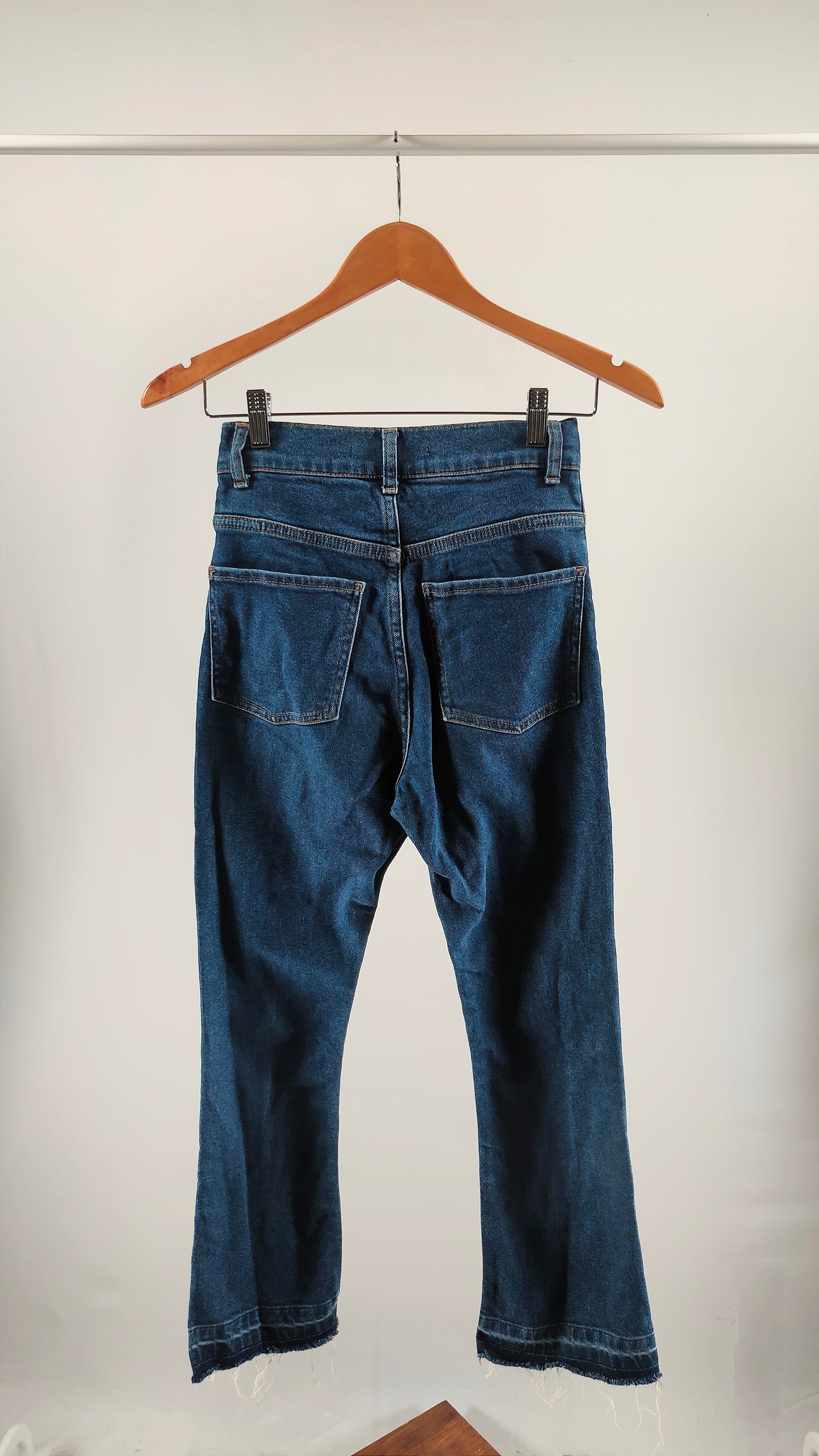Pantalones con bajo deshilachado Uterqüe