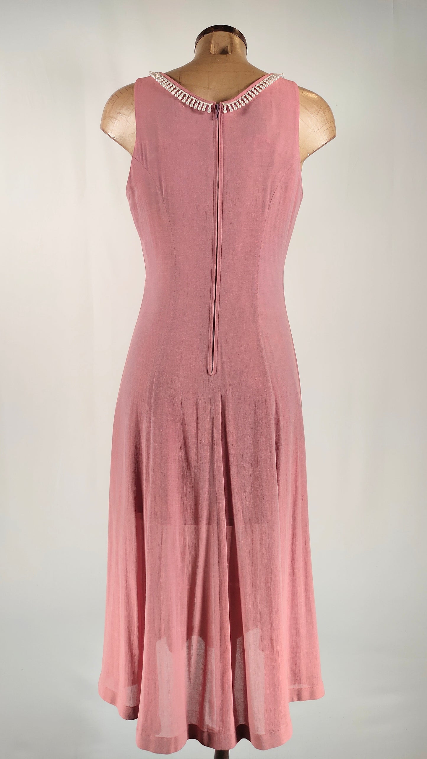 Vestido vintage con apliques en cuello