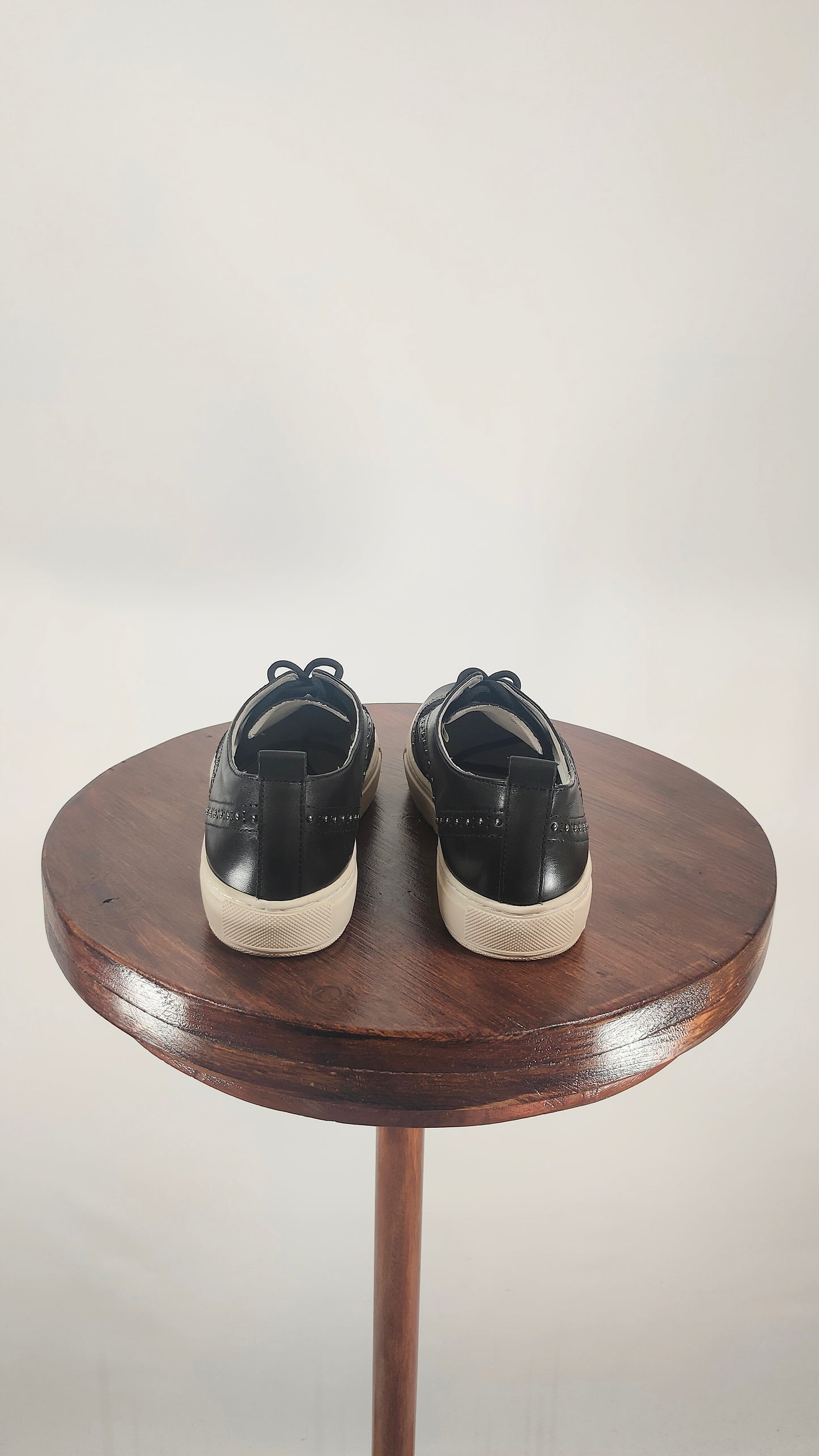 Zapatillas Geox de piel con tachuelas