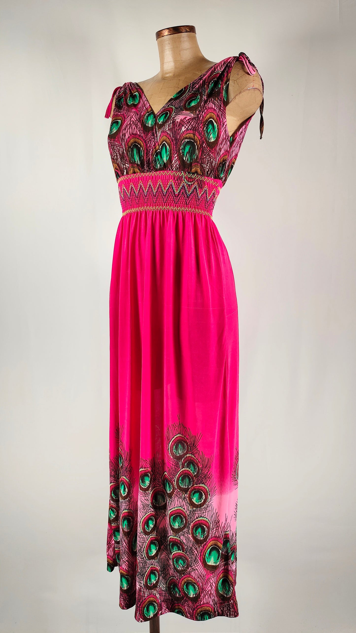 Vestido largo fucsia con cintura de goma multicolor