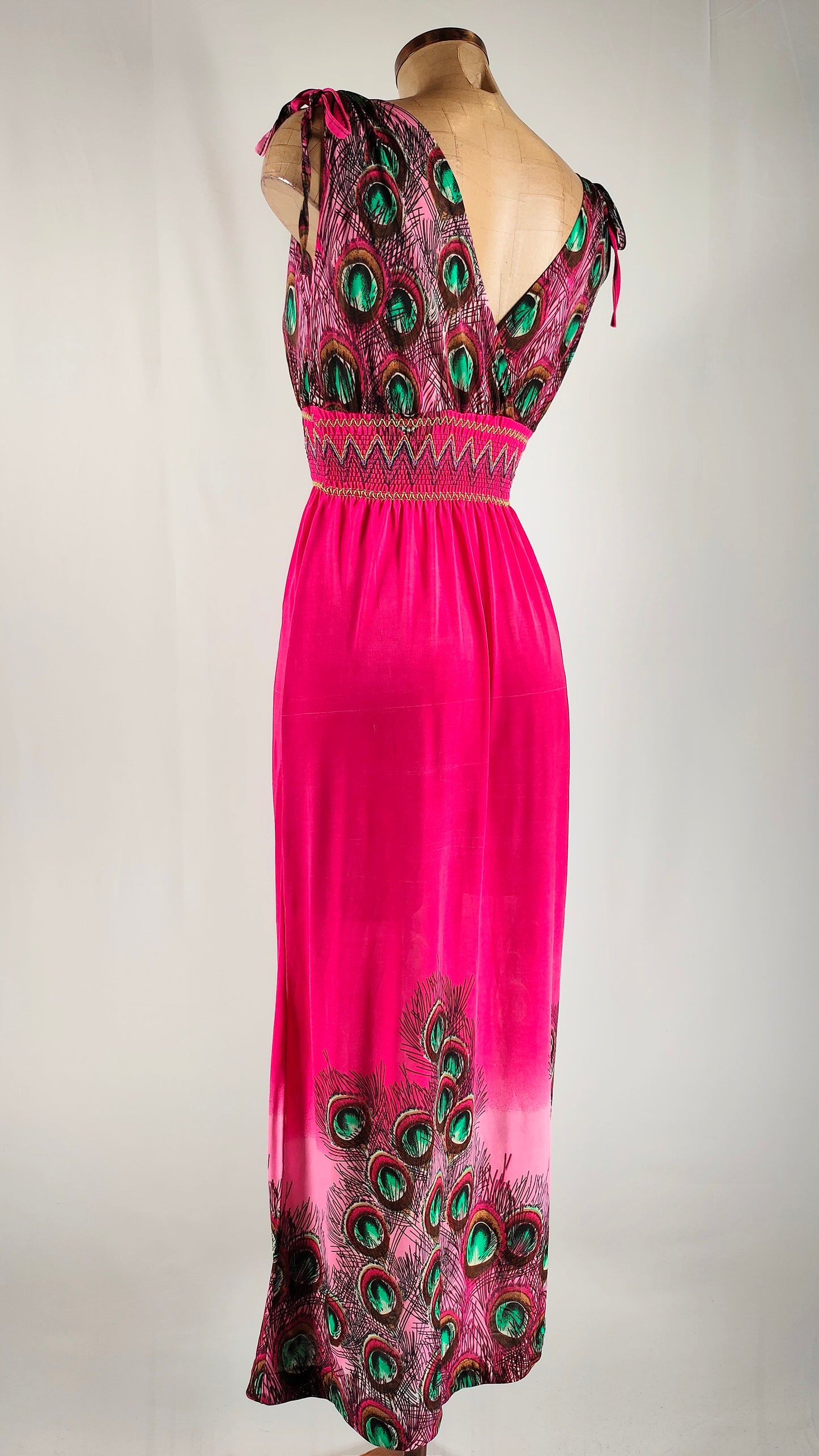 Vestido largo fucsia con cintura de goma multicolor