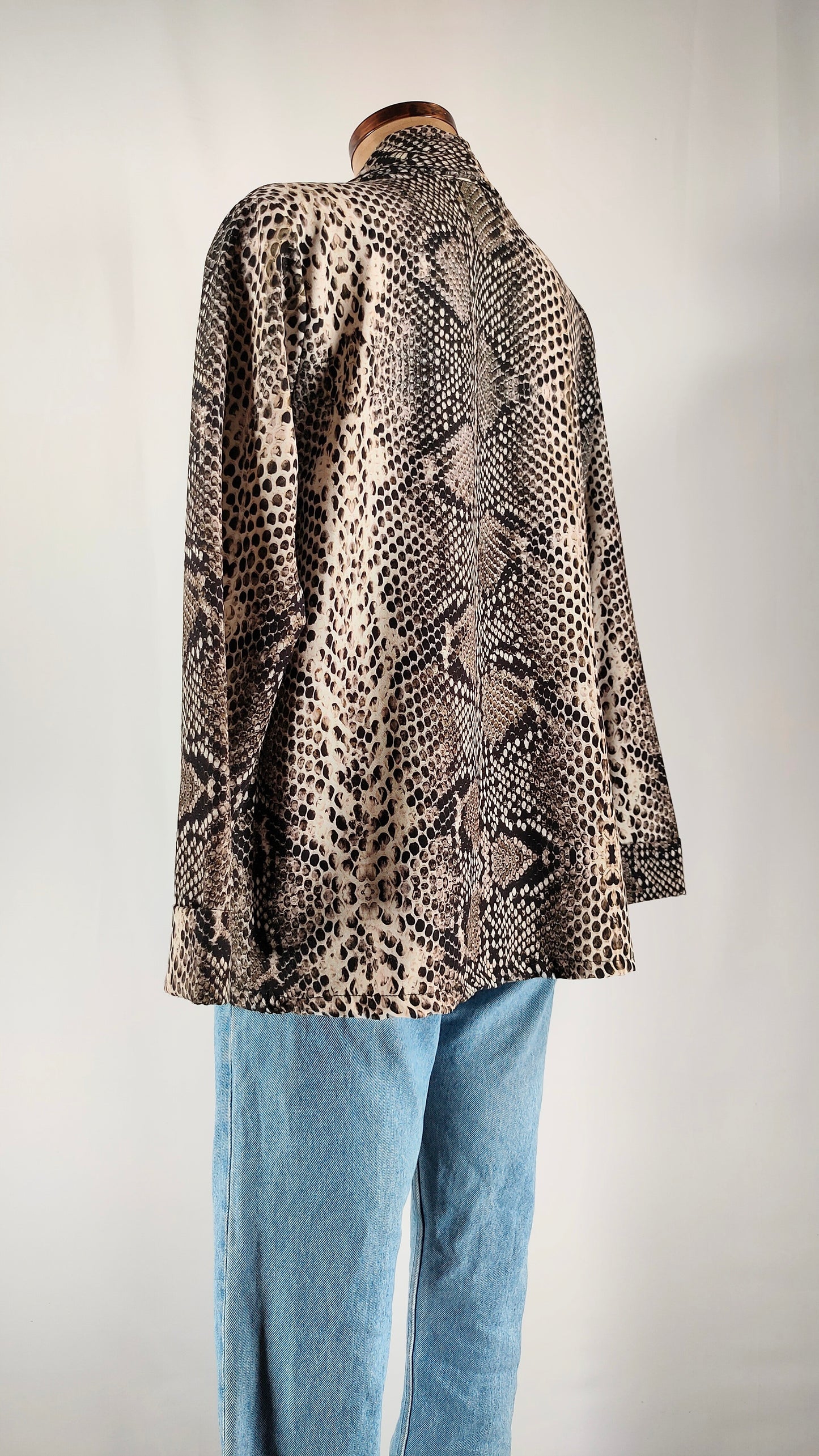 Blazer animal print con bolsillos