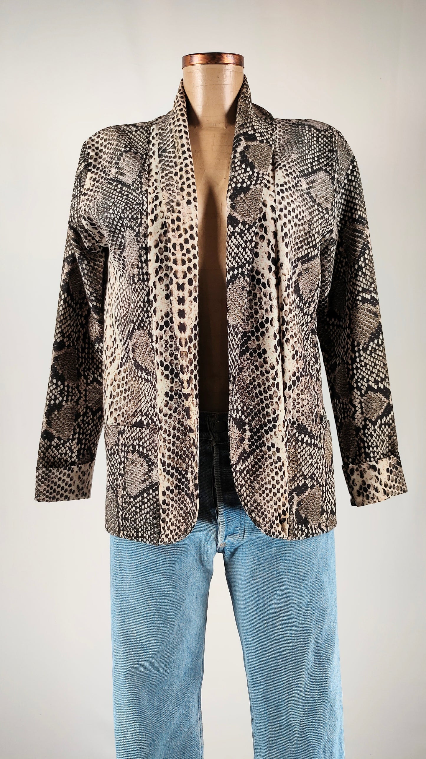 Blazer animal print con bolsillos