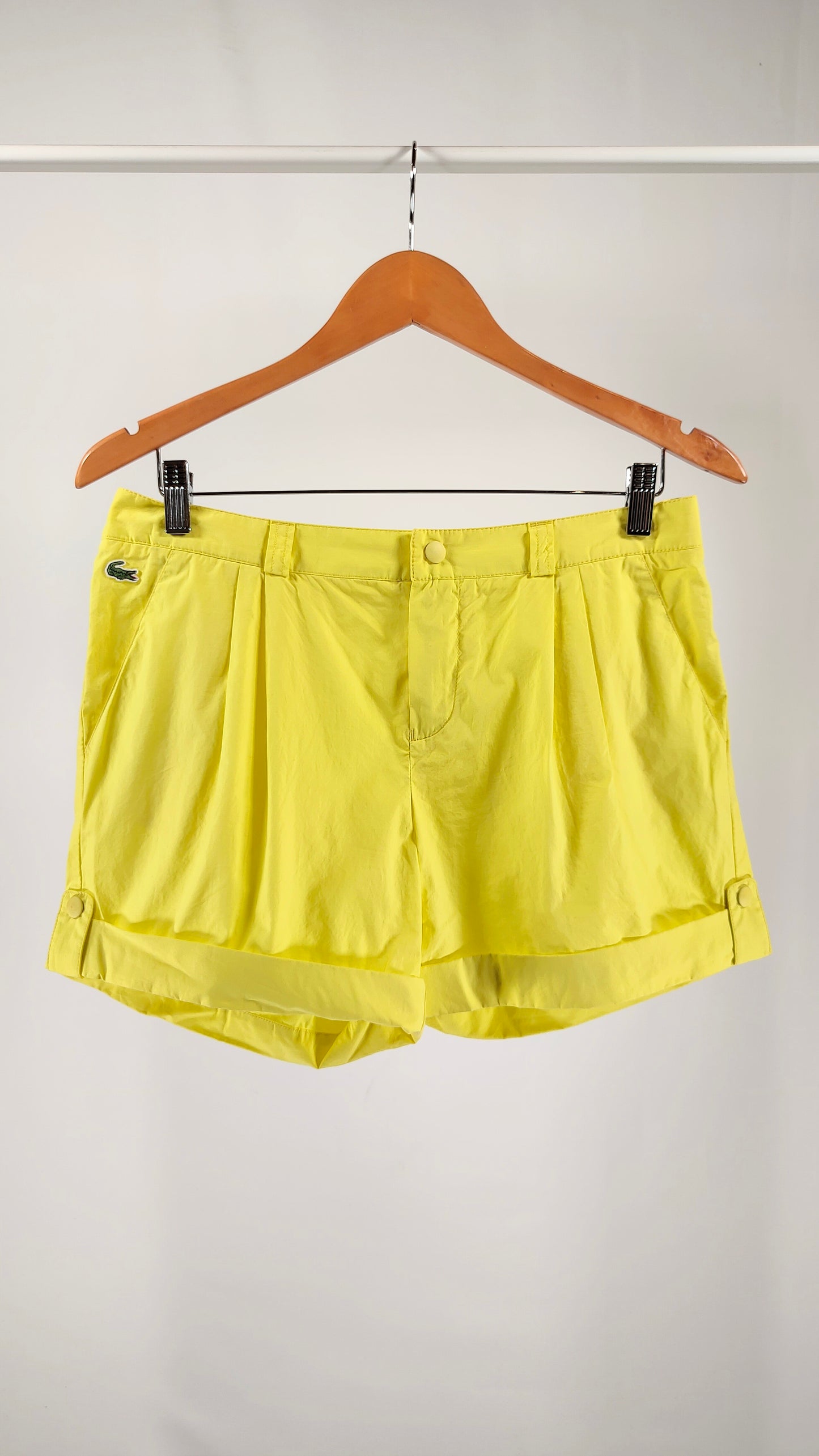 Short Lacoste amarillo flúor