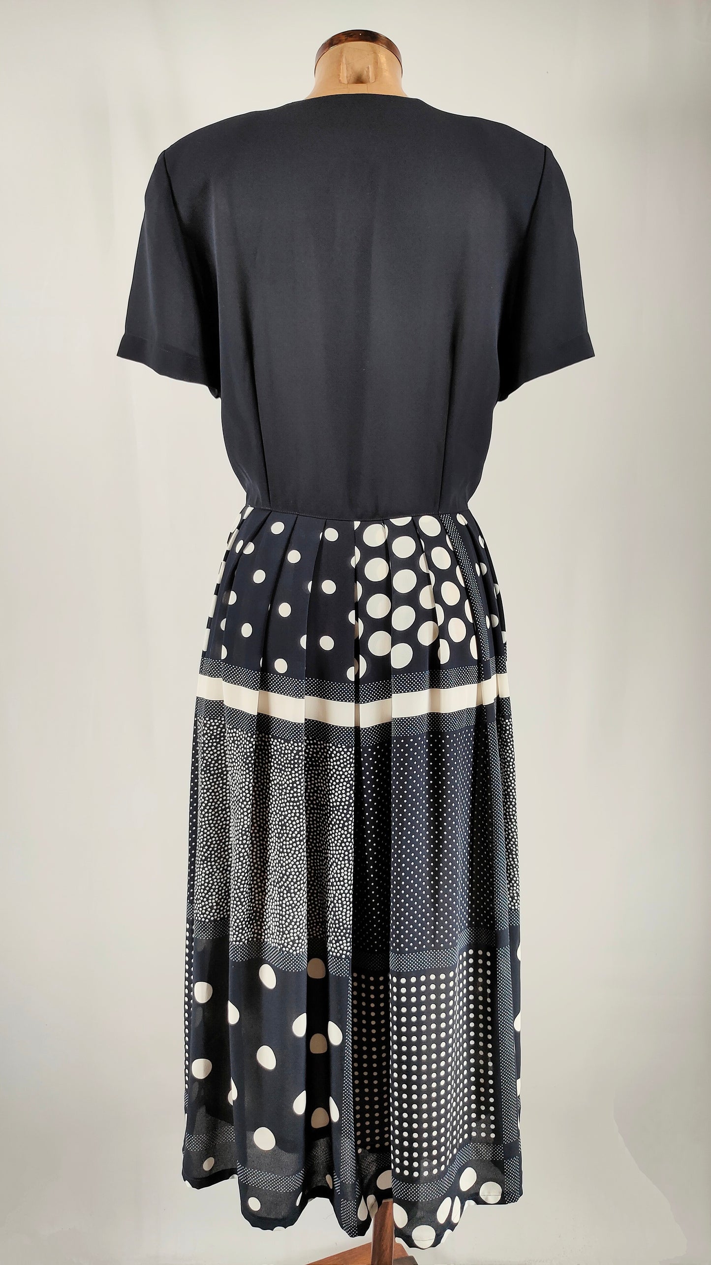 Vestido vintage azul con falda plisada