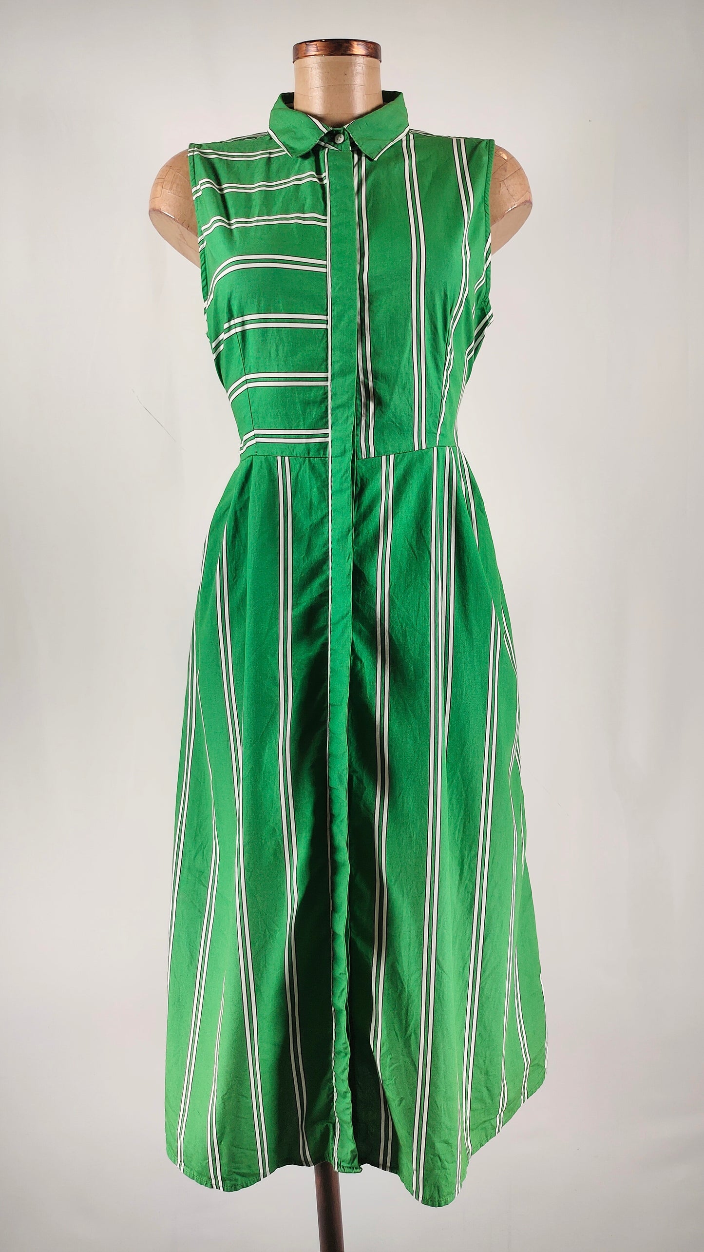 Vestido verde con rayas