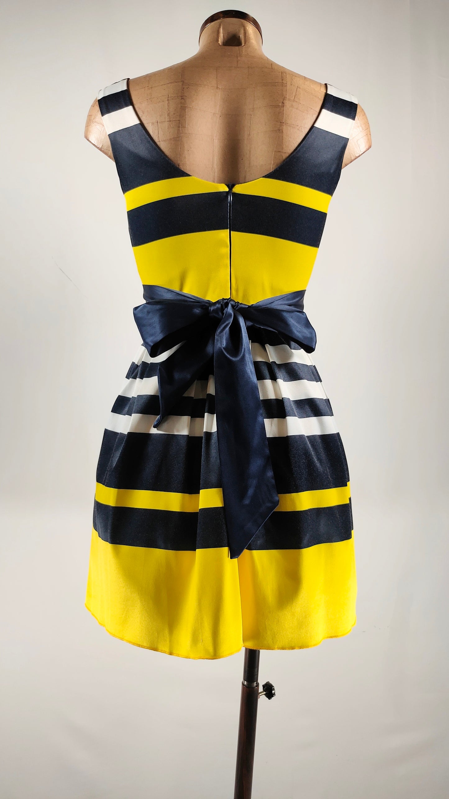 Vestido cóctel de rayas