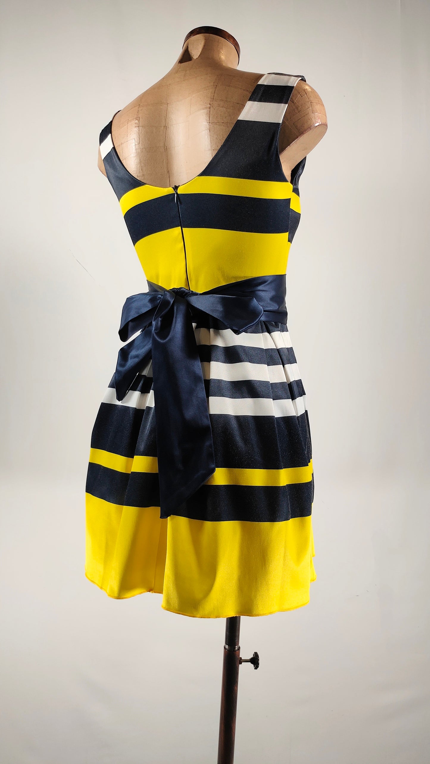 Vestido cóctel de rayas