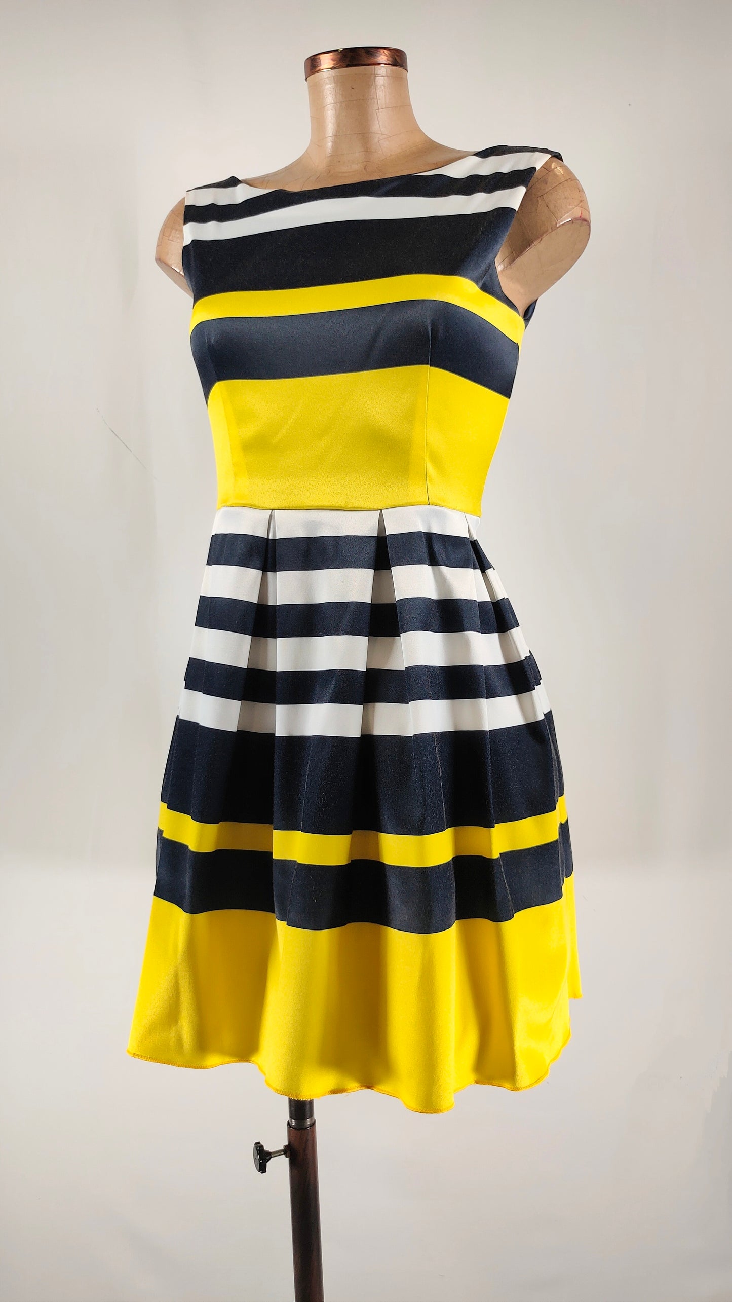 Vestido cóctel de rayas
