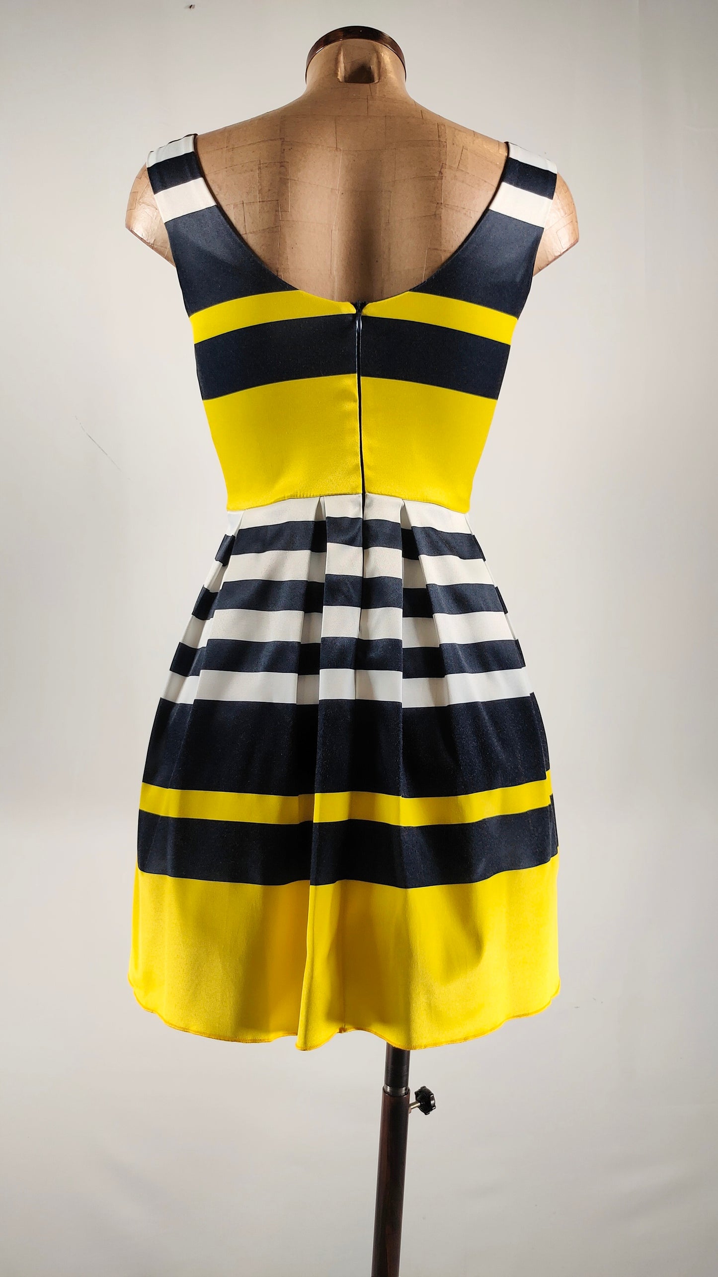 Vestido cóctel de rayas
