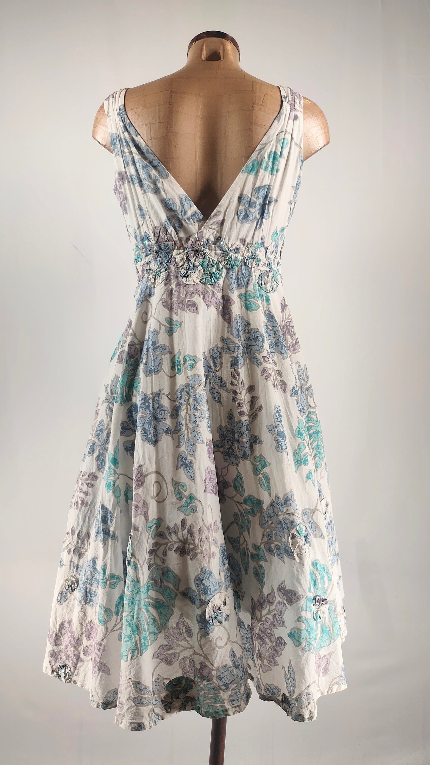 Vestido Adolfo Domínguez con vuelo