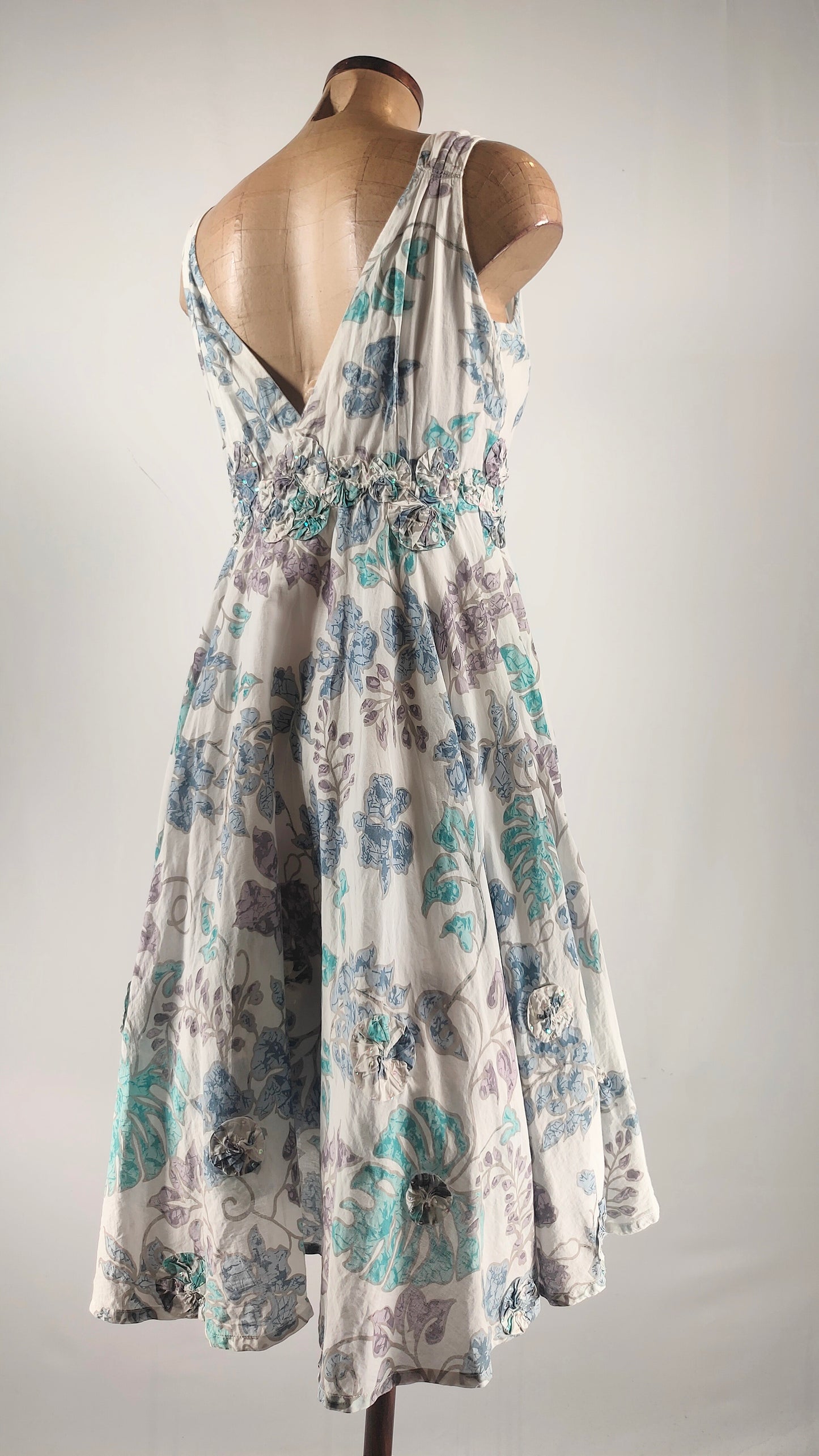 Vestido Adolfo Domínguez con vuelo