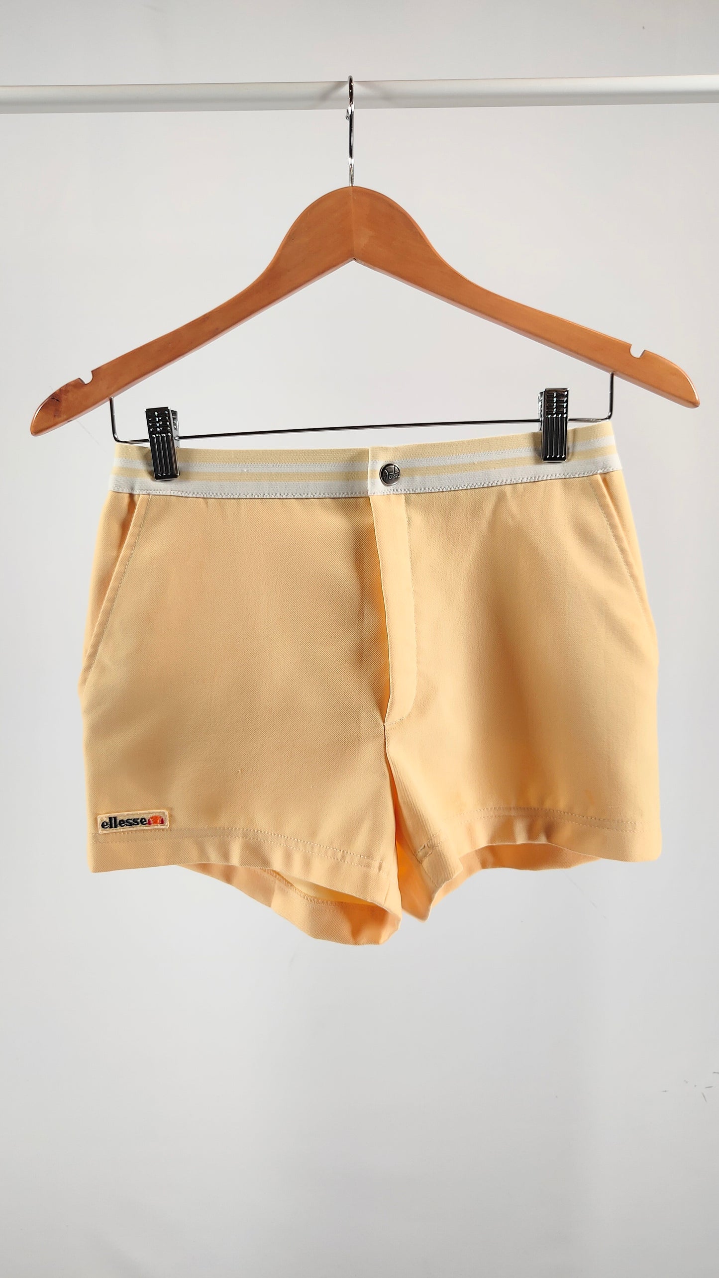 Short ellesse amarillo