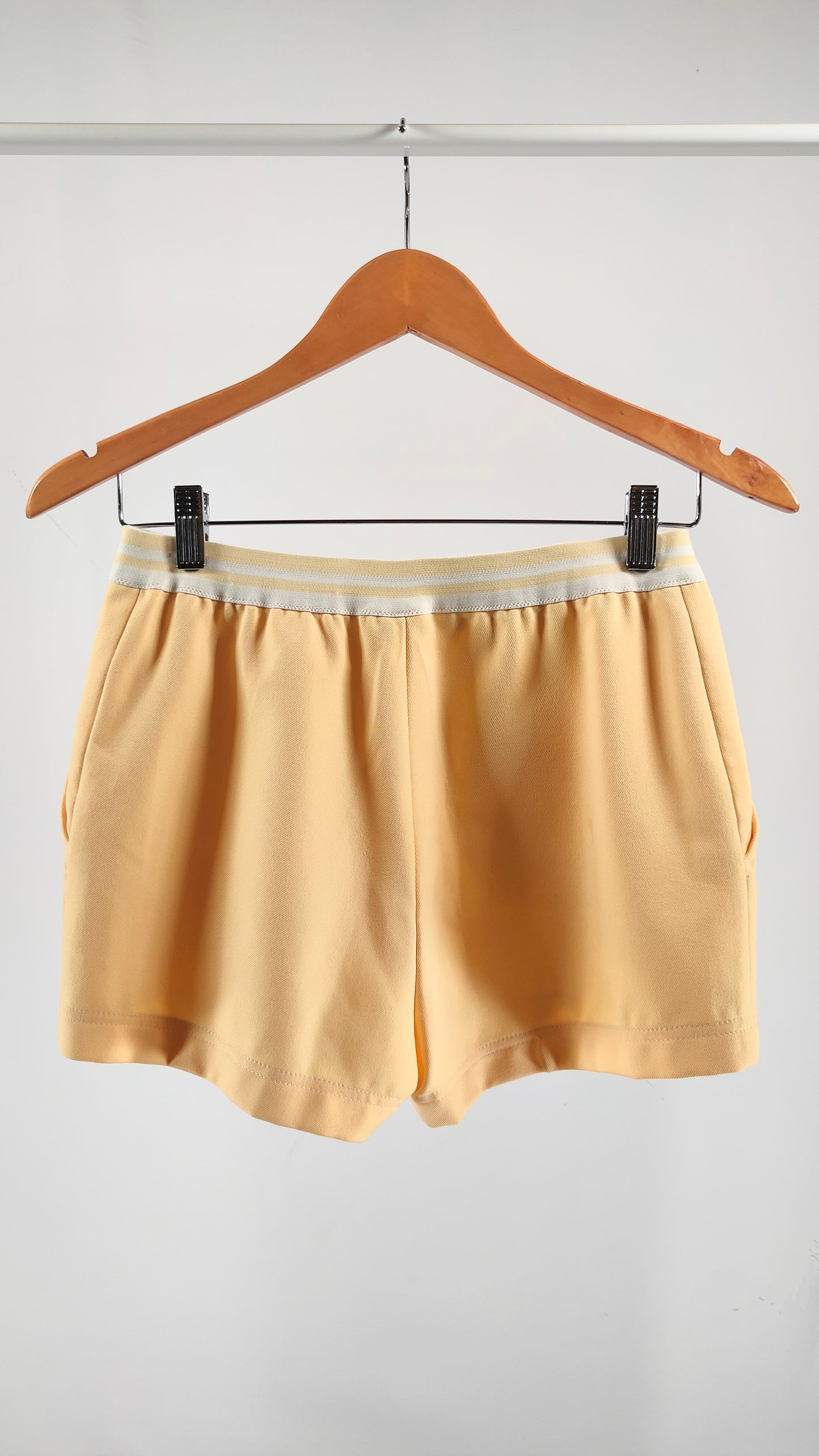 Short ellesse amarillo
