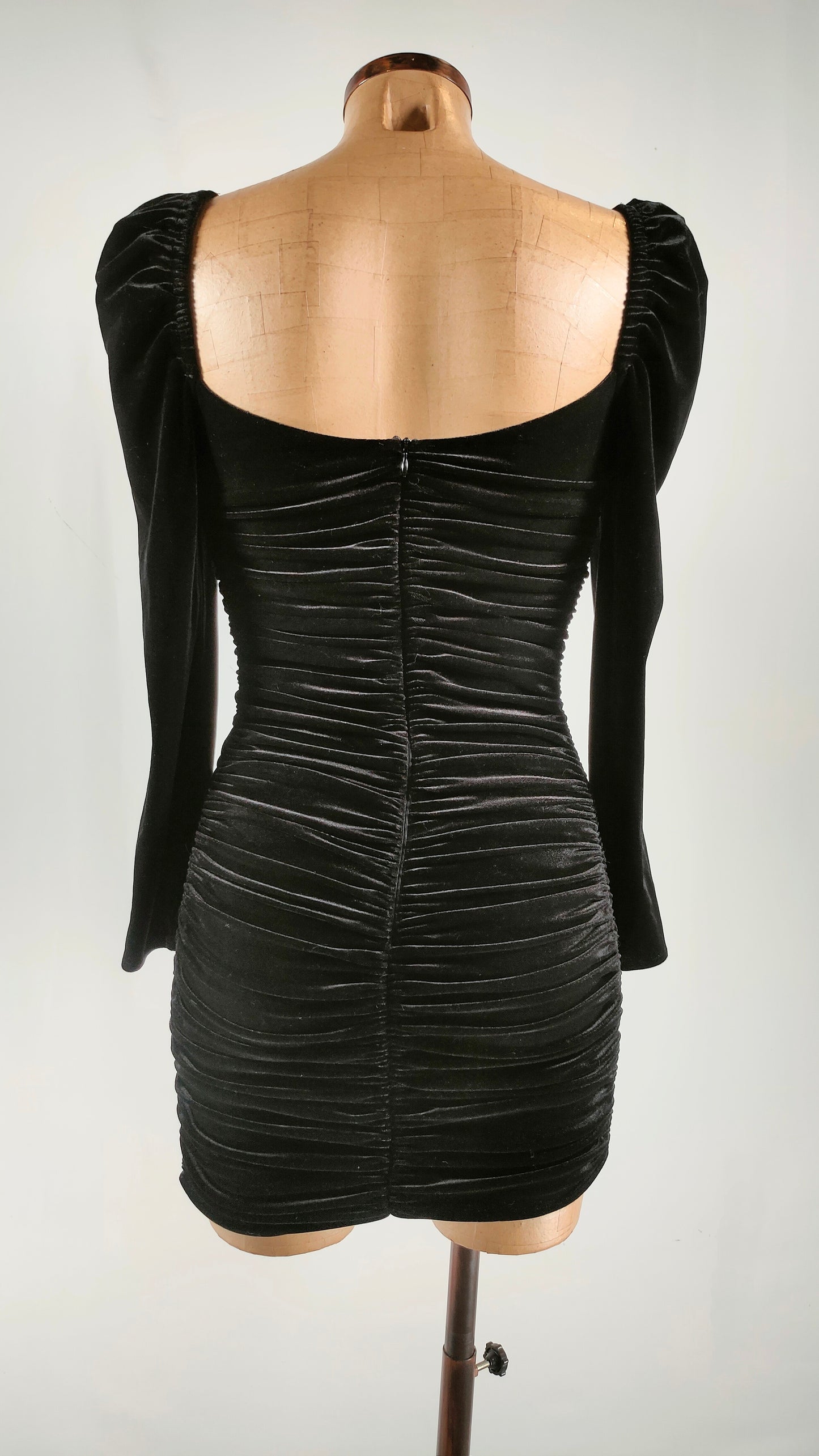 Vestido ceñido efecto terciopelo Zara