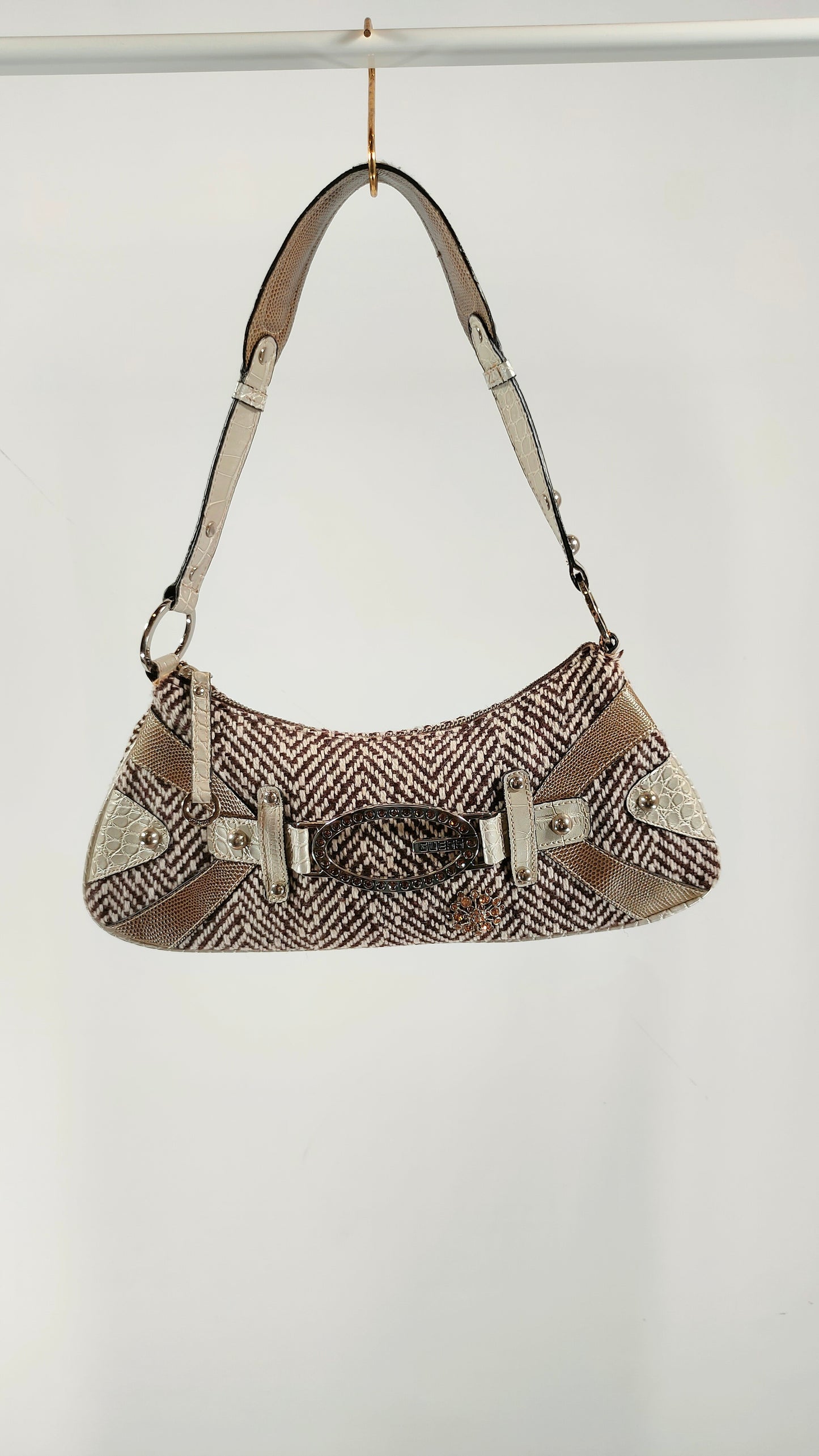 Bolsito Guess con apliques brillantes