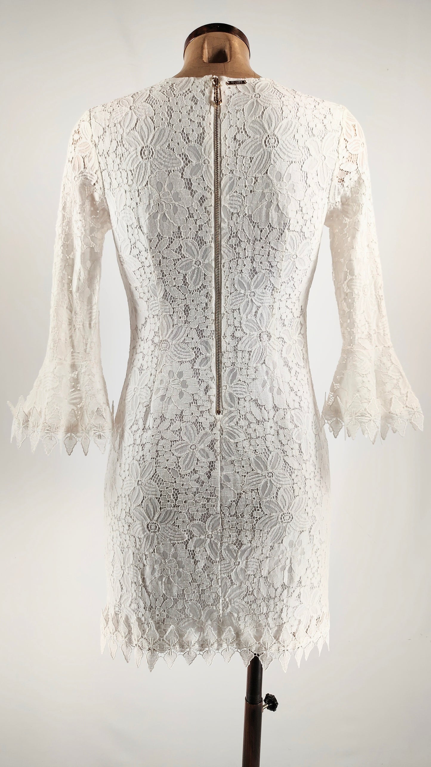 Vestido blanco Guess con encaje