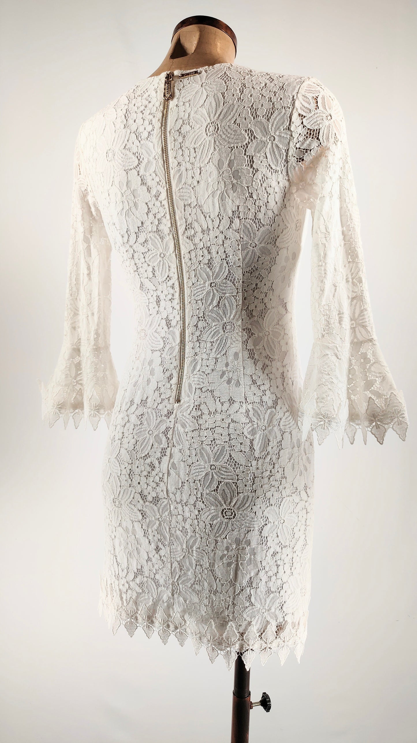 Vestido blanco Guess con encaje