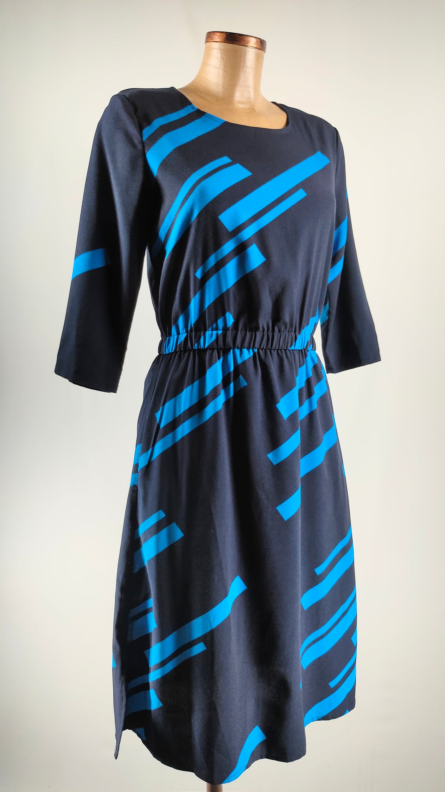 Vestido en tonos azules vintage con bolsillos