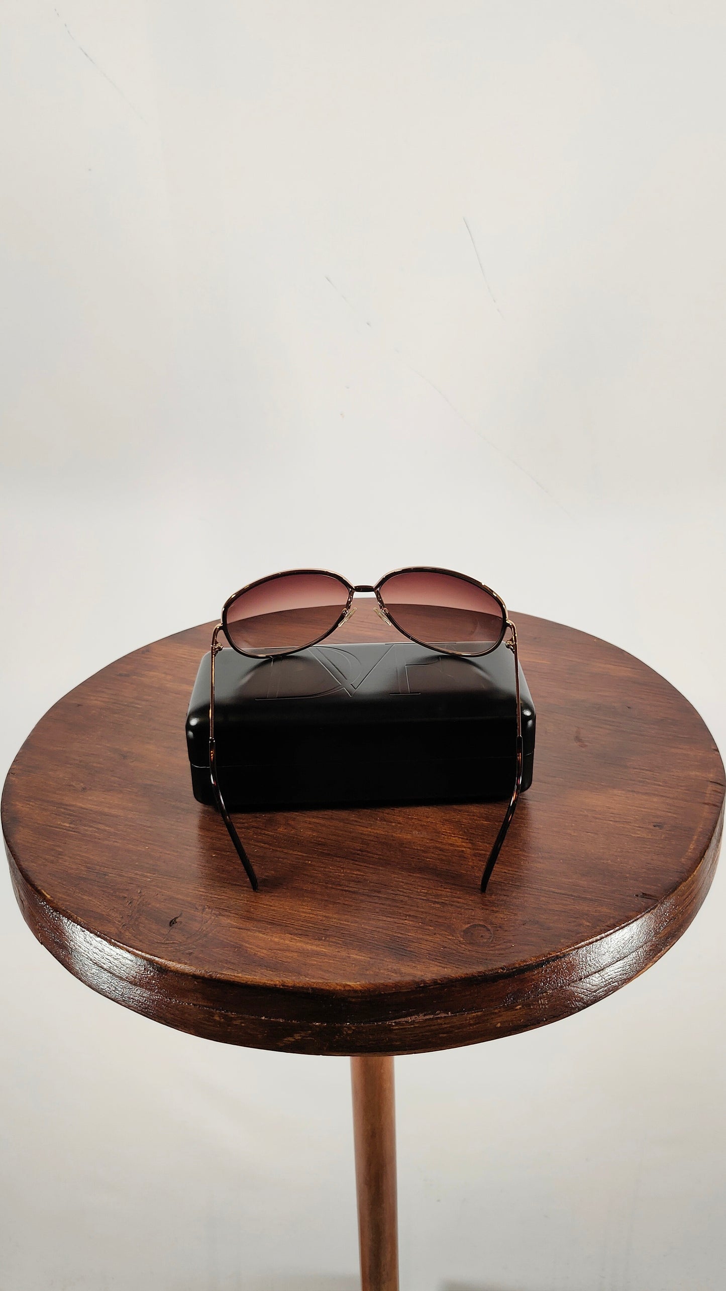 Gafas de sol DvF metálicas doradas