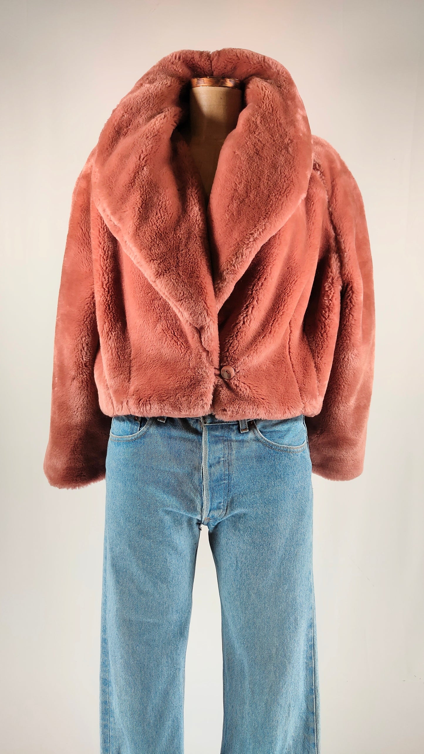 Chaqueta de pelo corto rosa