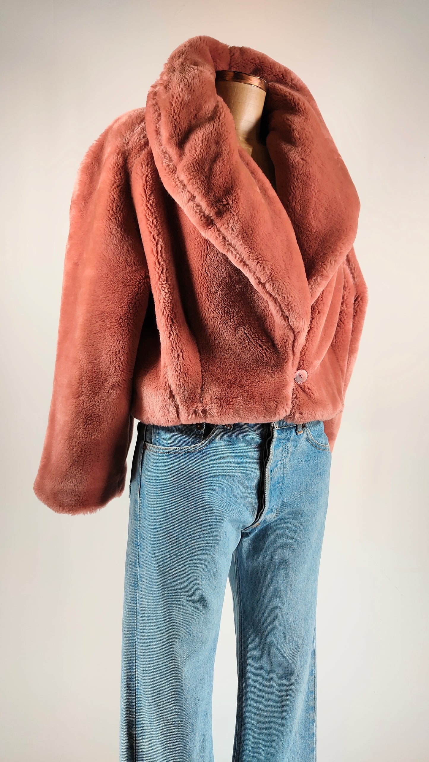 Chaqueta de pelo corto rosa