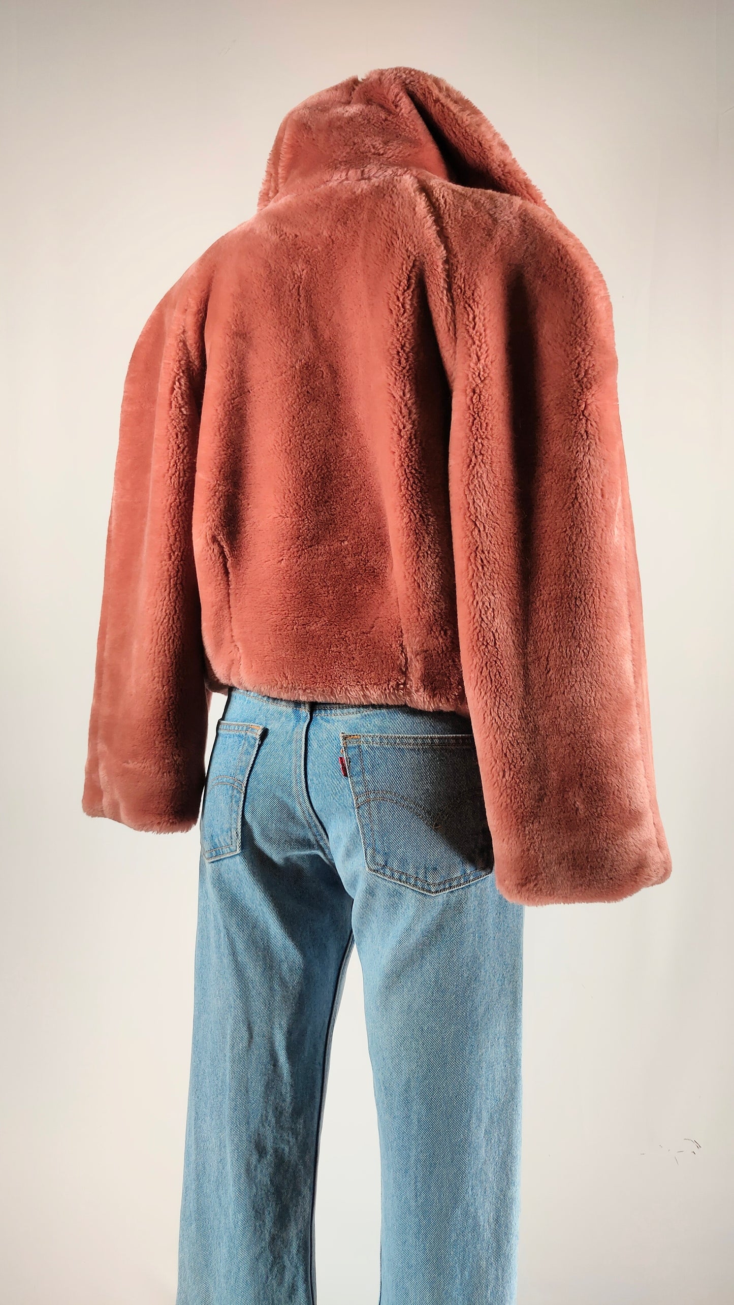 Chaqueta de pelo corto rosa