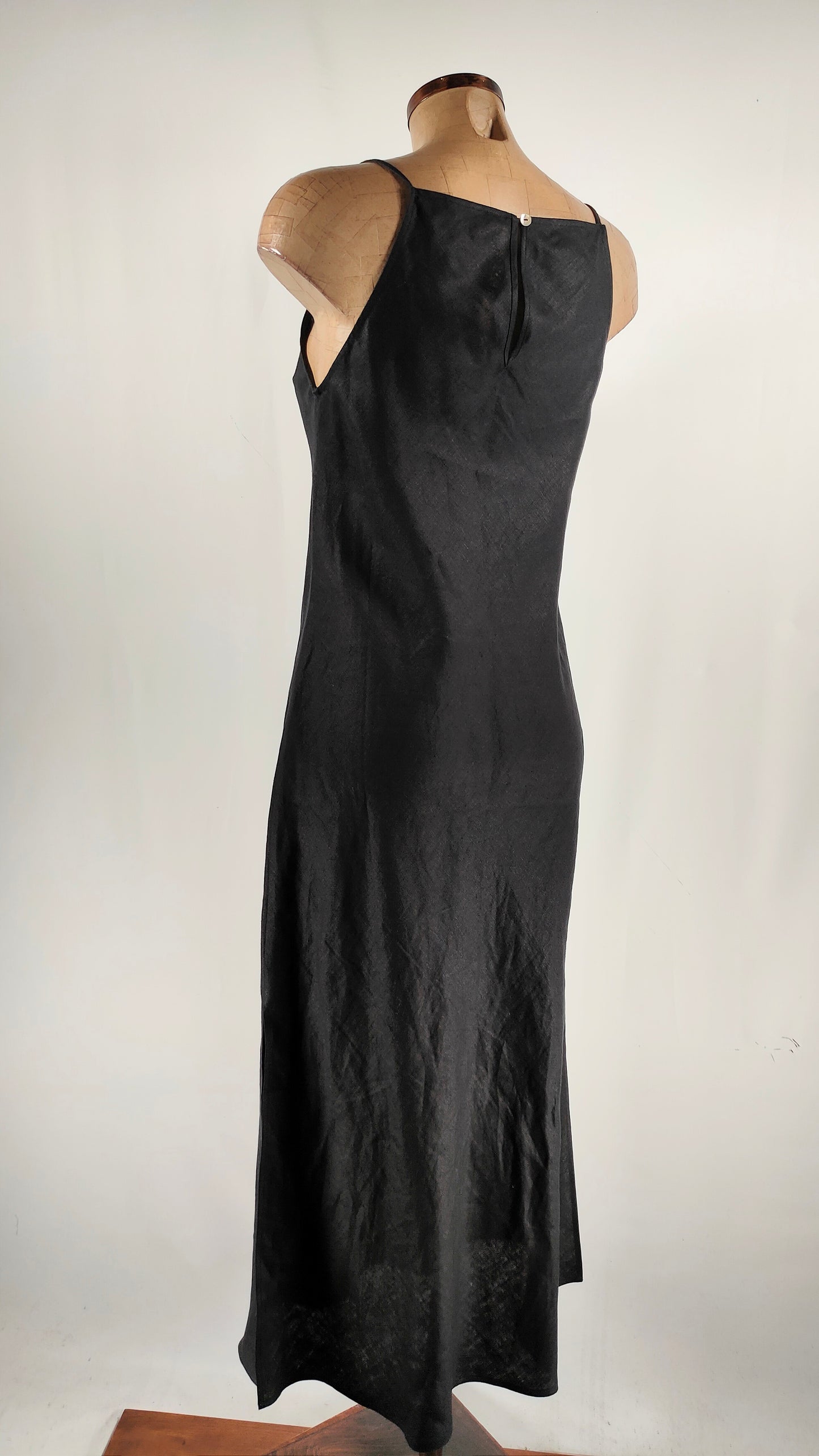 Vestido de lino con escote recto Massimo Dutti