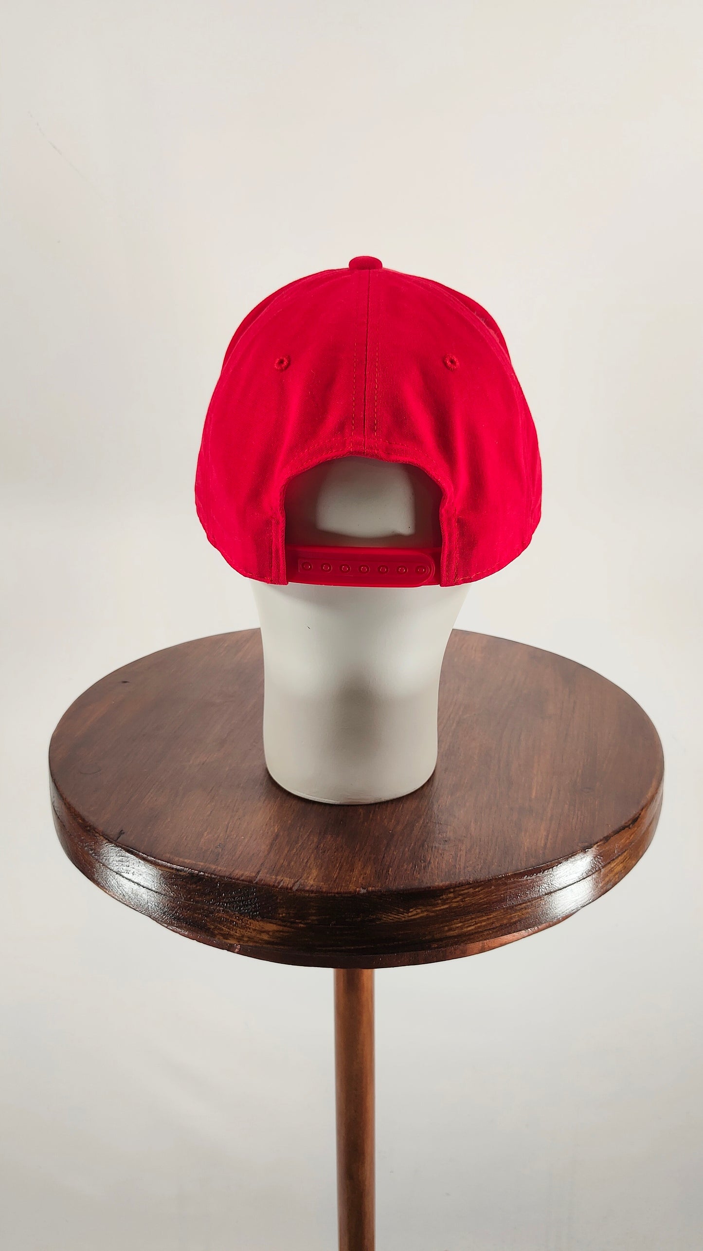 Gorra roja Calvin Klein