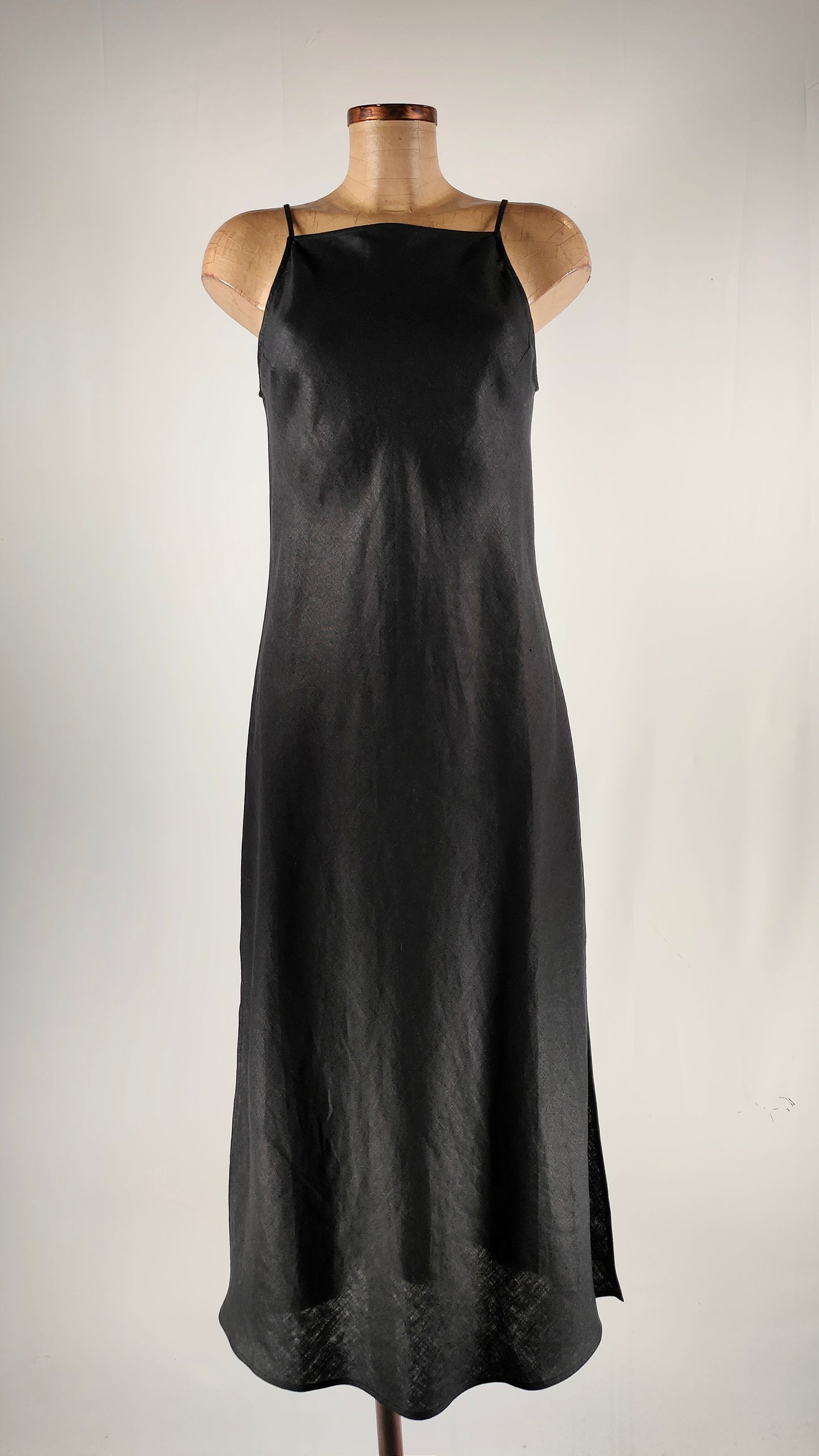Vestido de lino con escote recto Massimo Dutti
