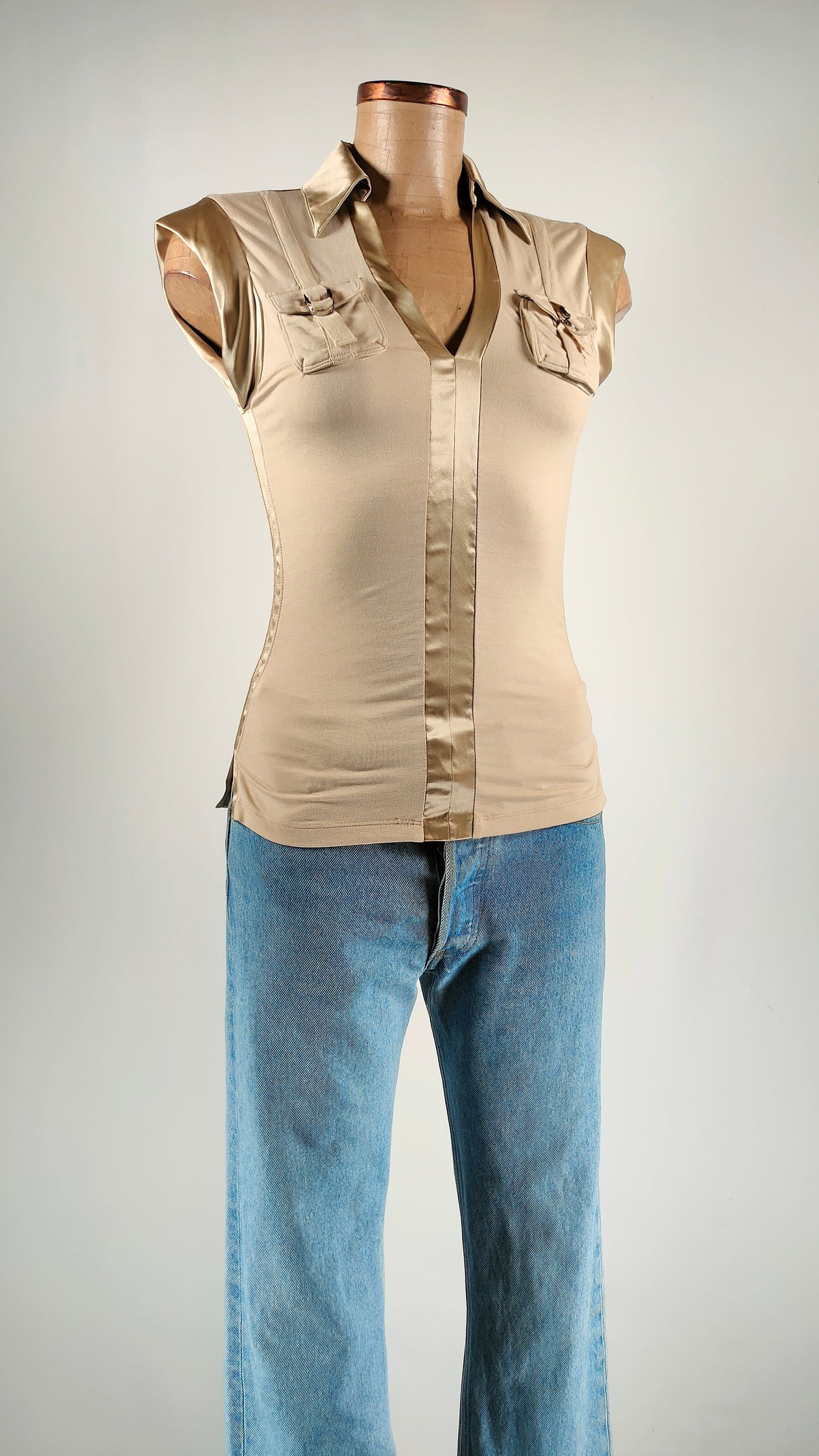 Top Karen Millen con apliques de seda