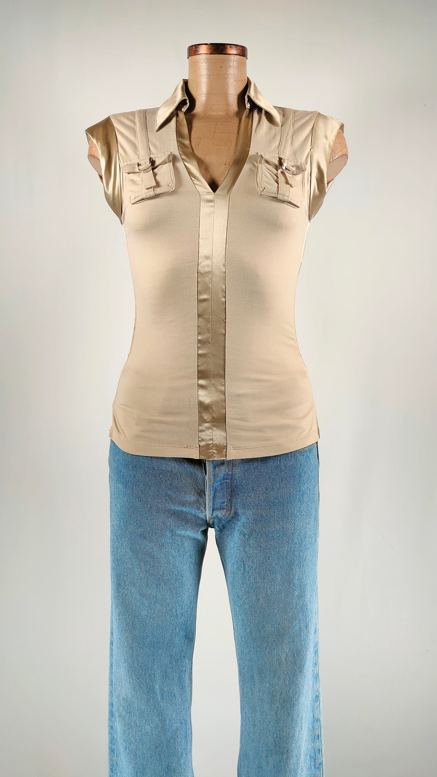 Top Karen Millen con apliques de seda