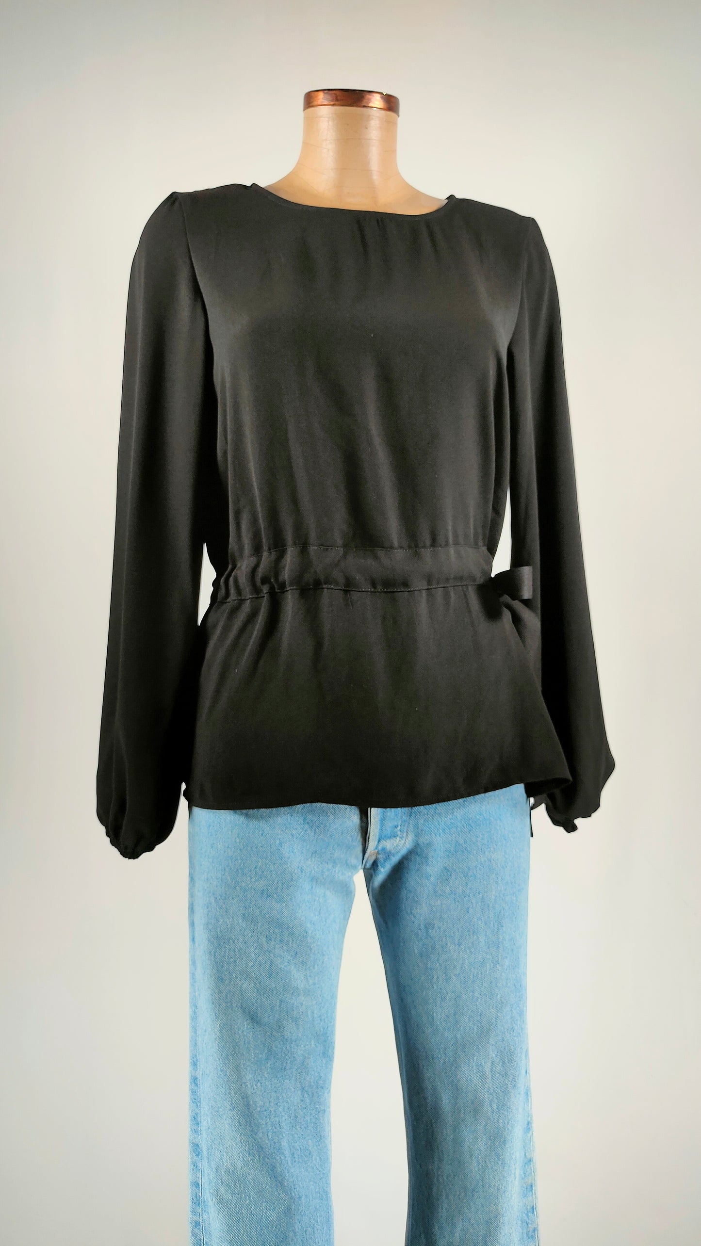 Blusa con lazo en cintura Vila