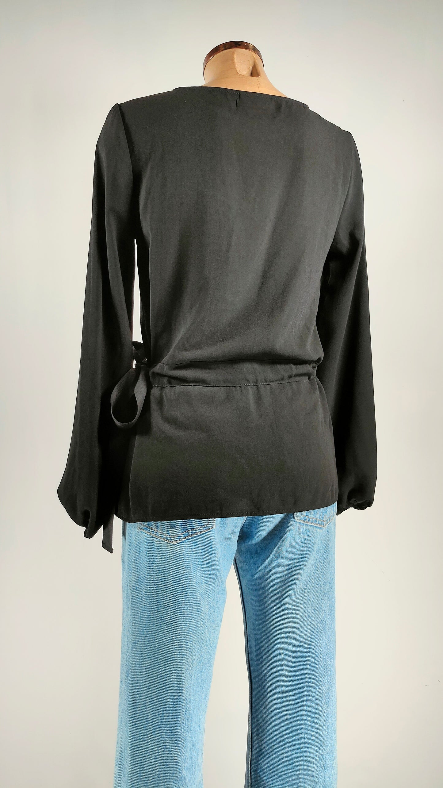 Blusa con lazo en cintura Vila