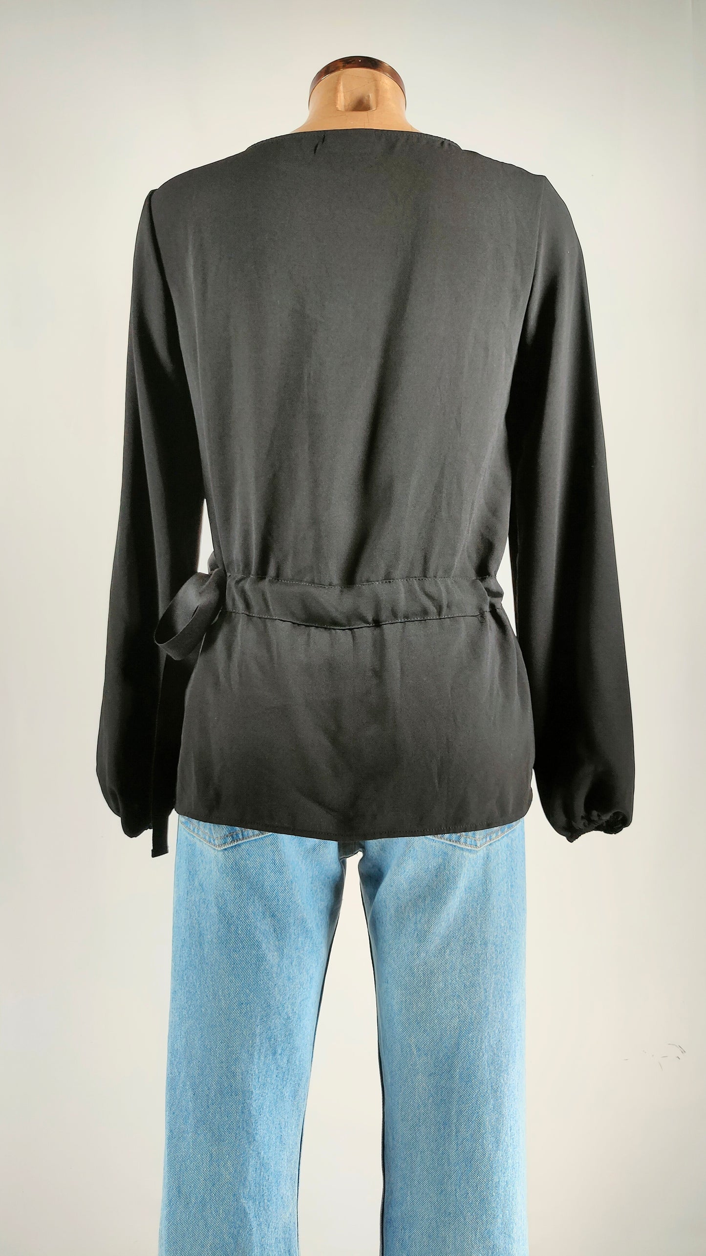 Blusa con lazo en cintura Vila