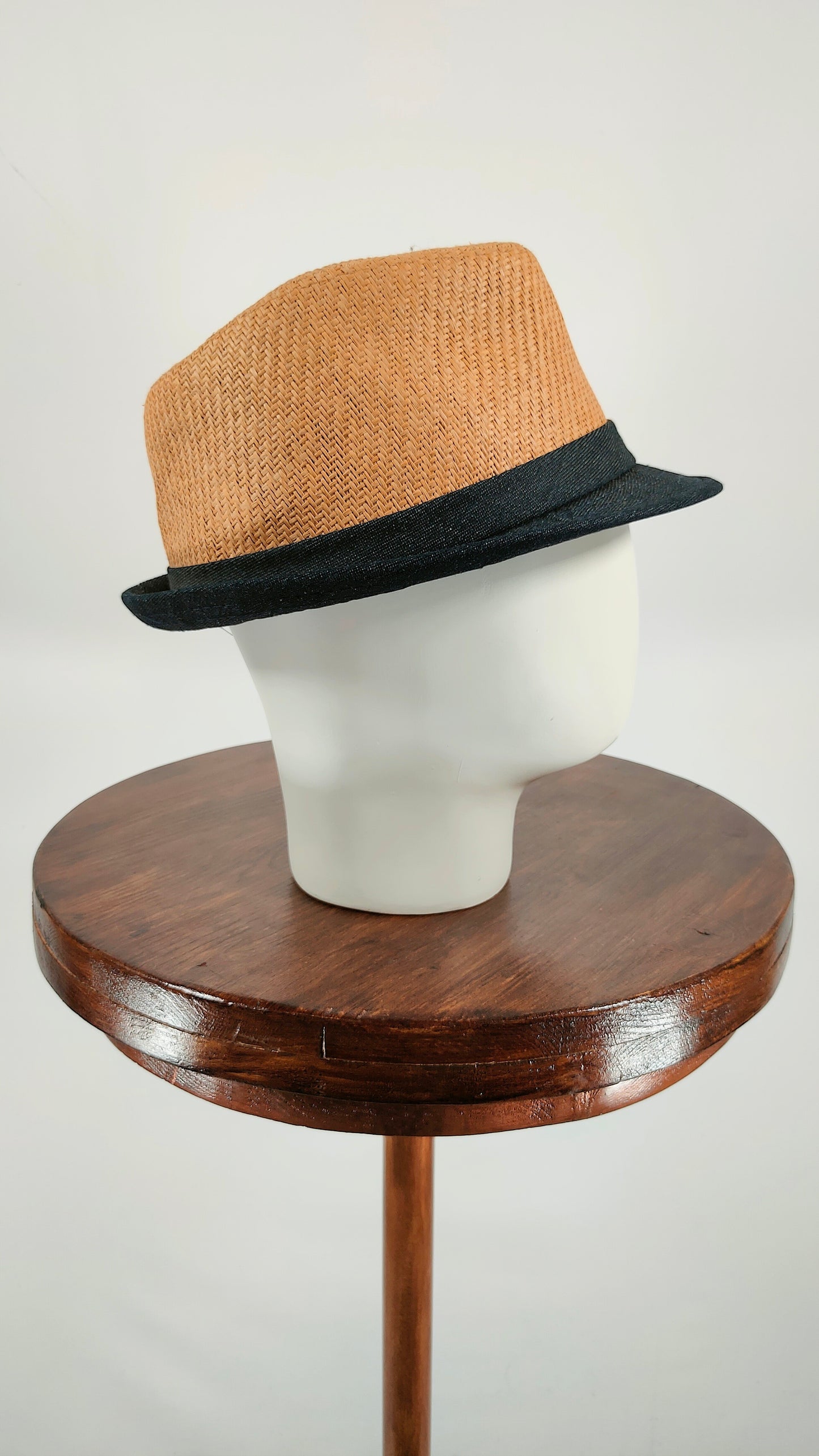 Sombrero niño con visera de tela