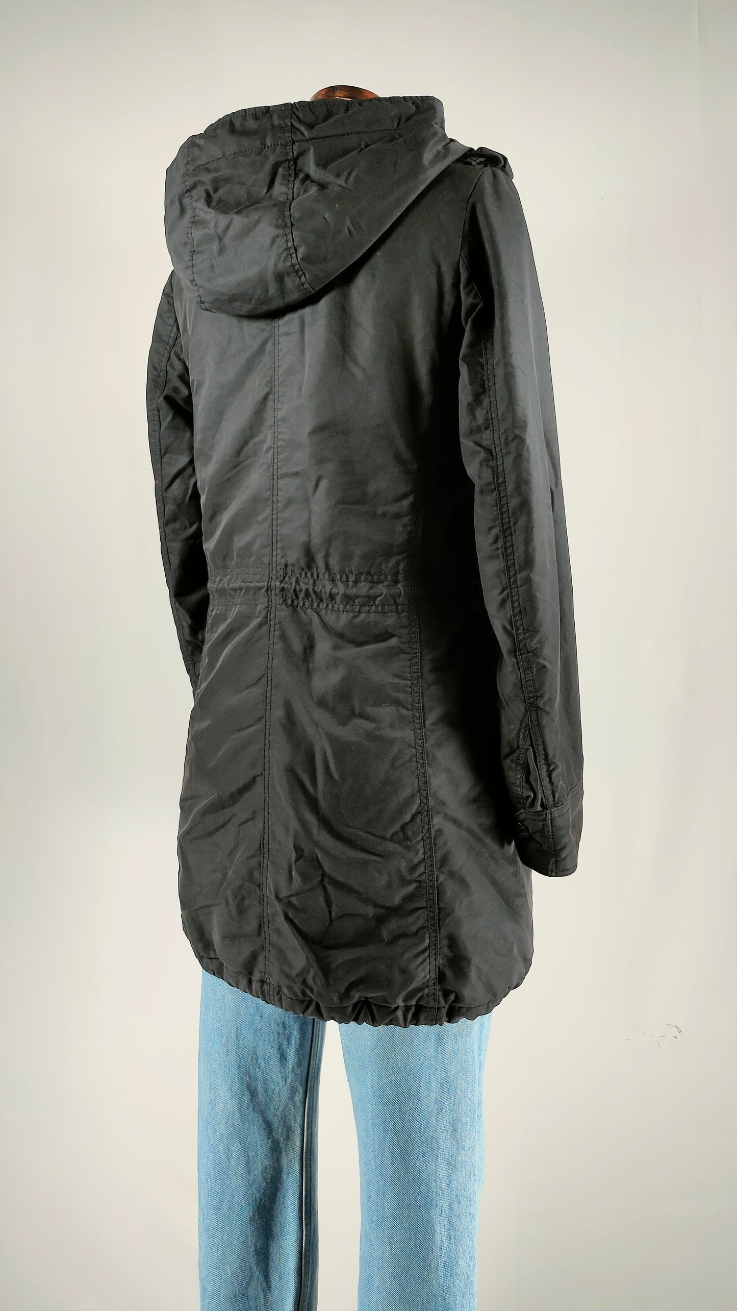 Abrigo Diesel negro con capucha