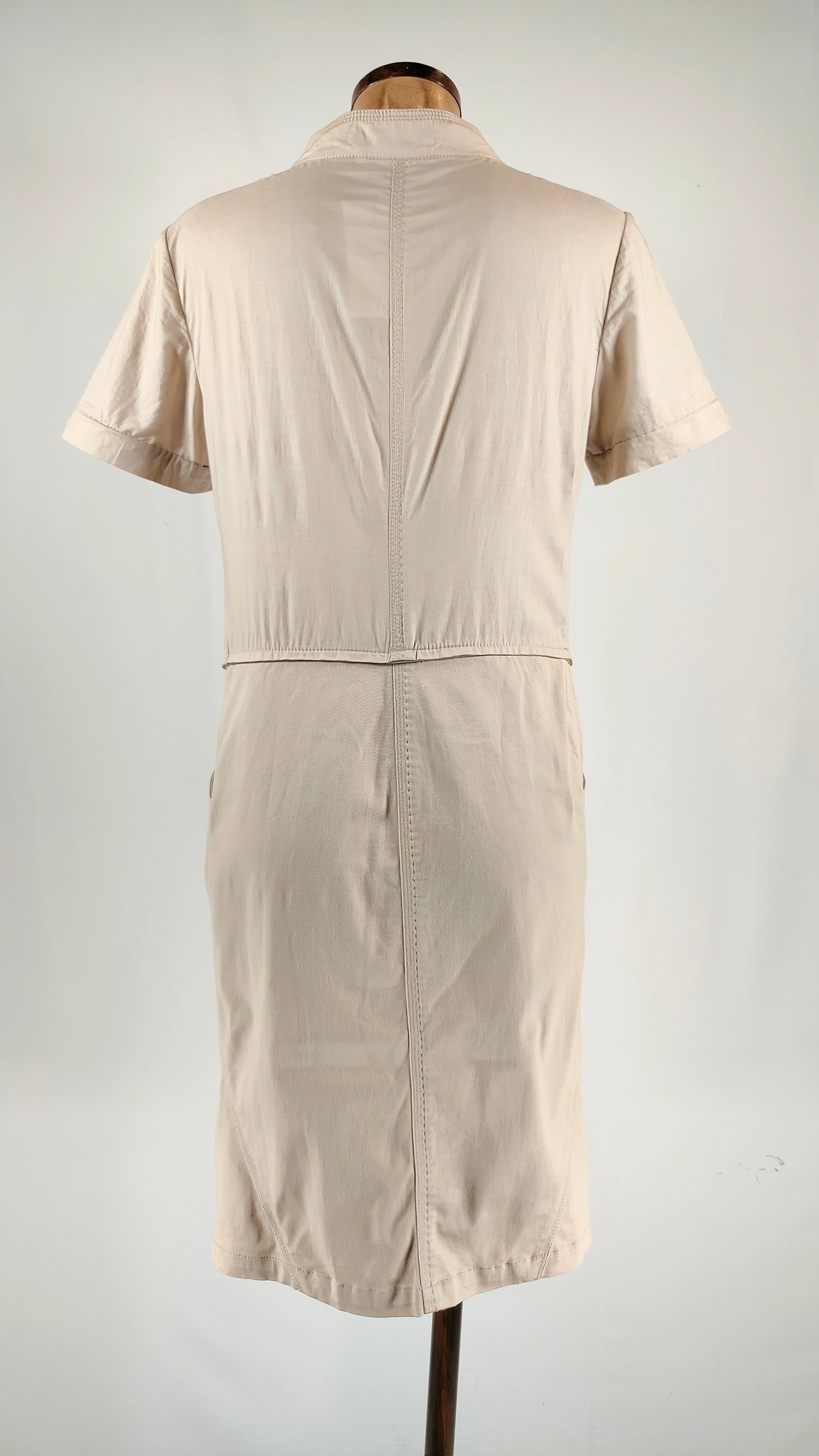 Vestido beige PG con cierre botones