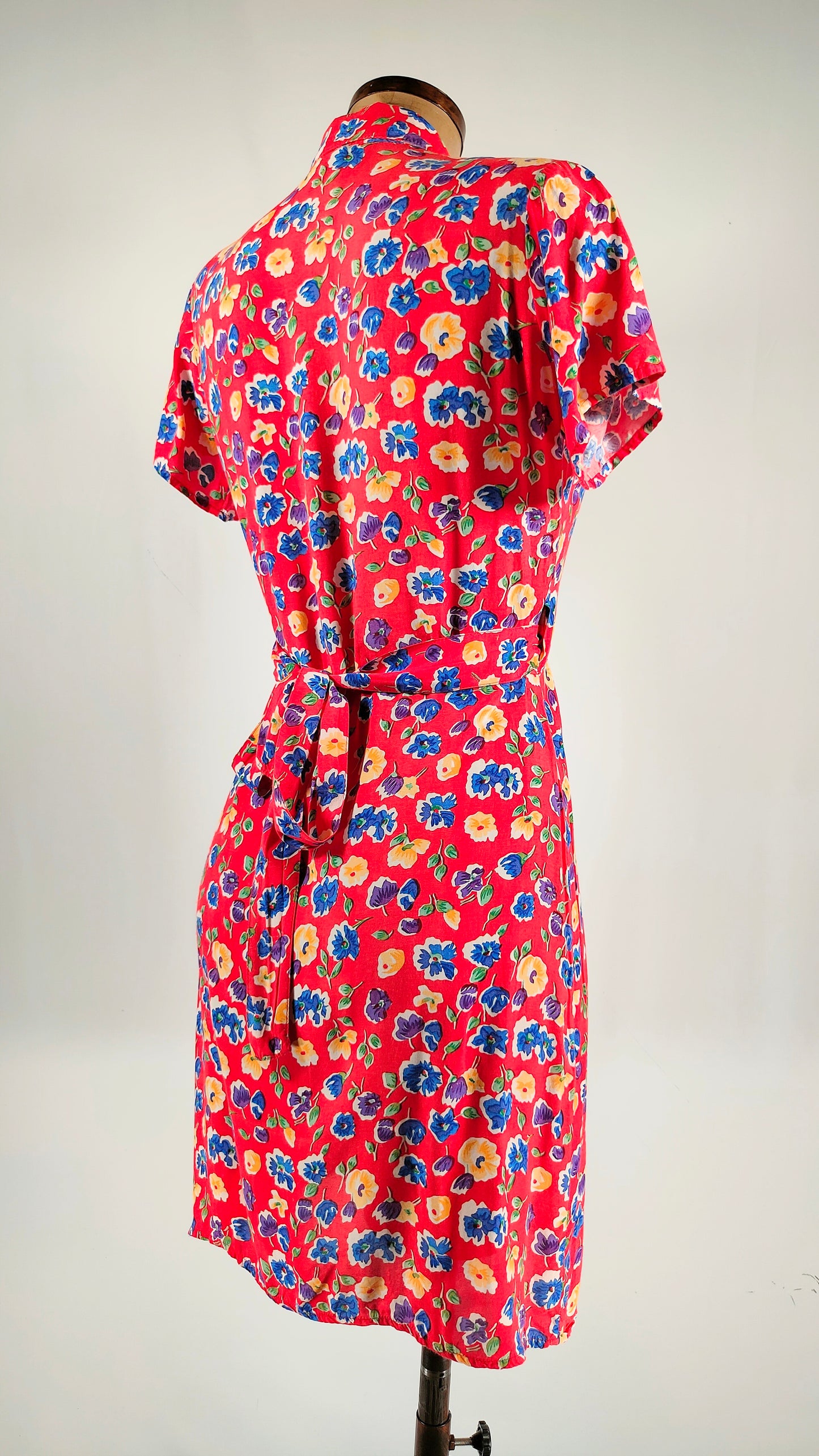 Vestido rojo con flores multicolor
