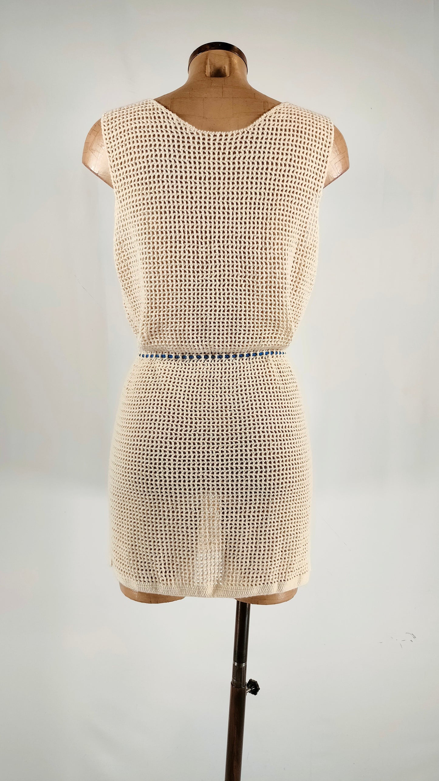 Vestido de punto con lazo azul