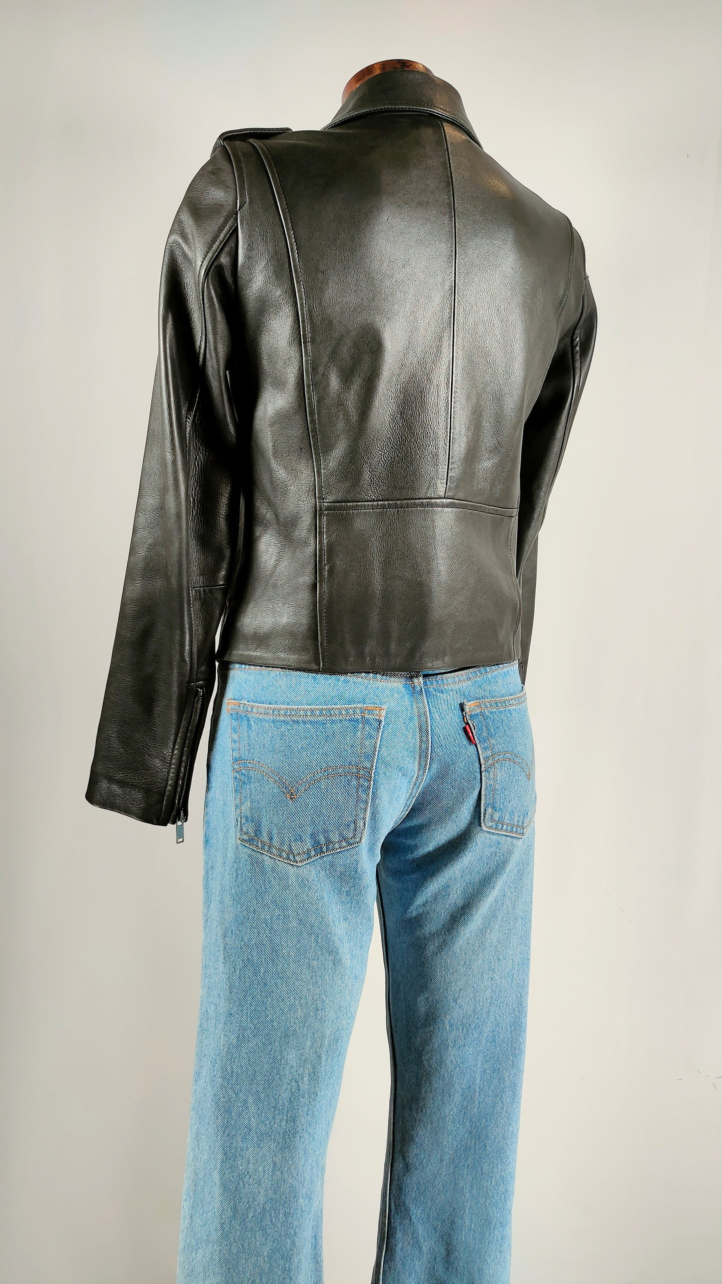 Cazadora biker de cuero con bolsillo