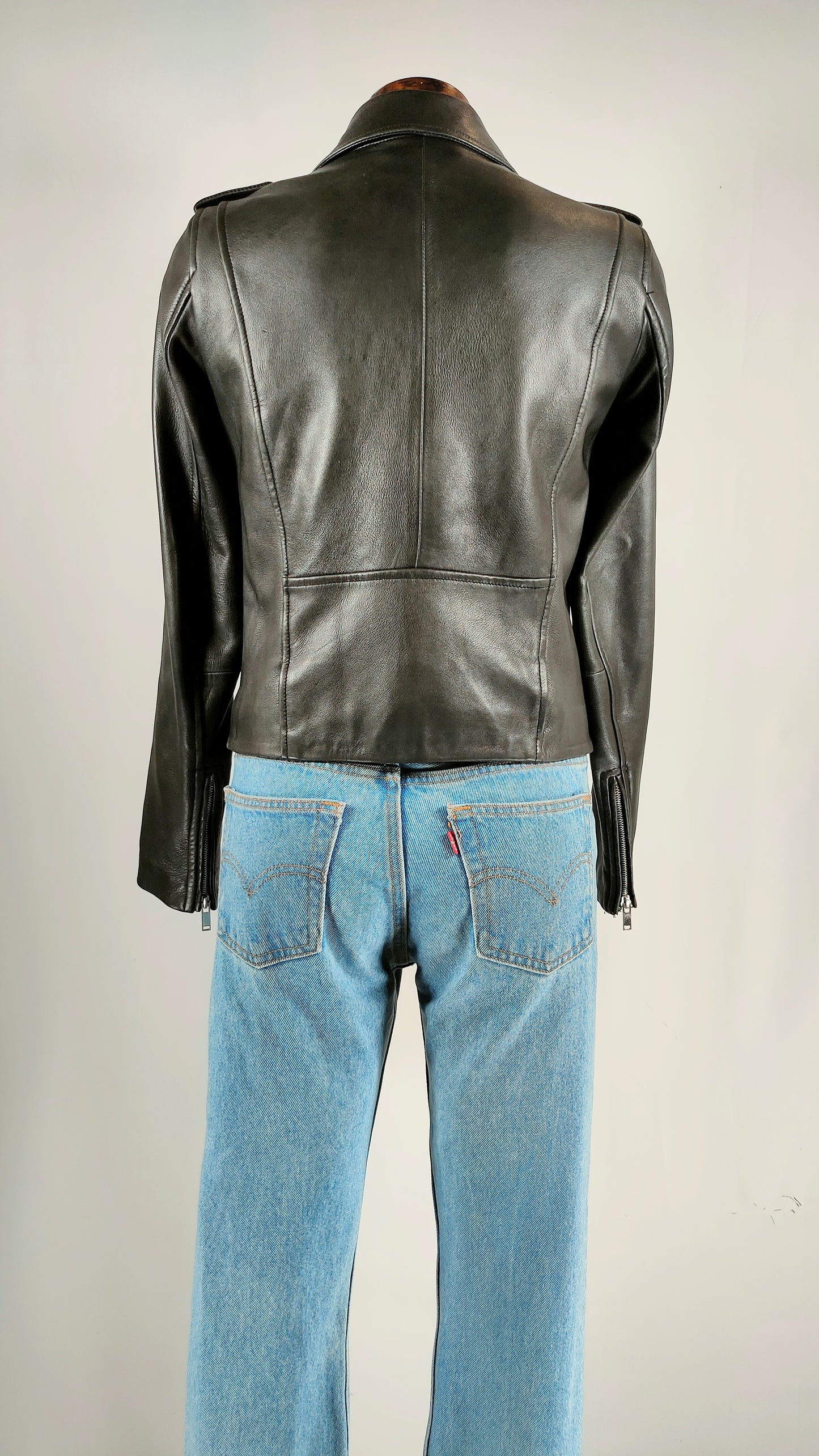 Cazadora biker de cuero con bolsillo